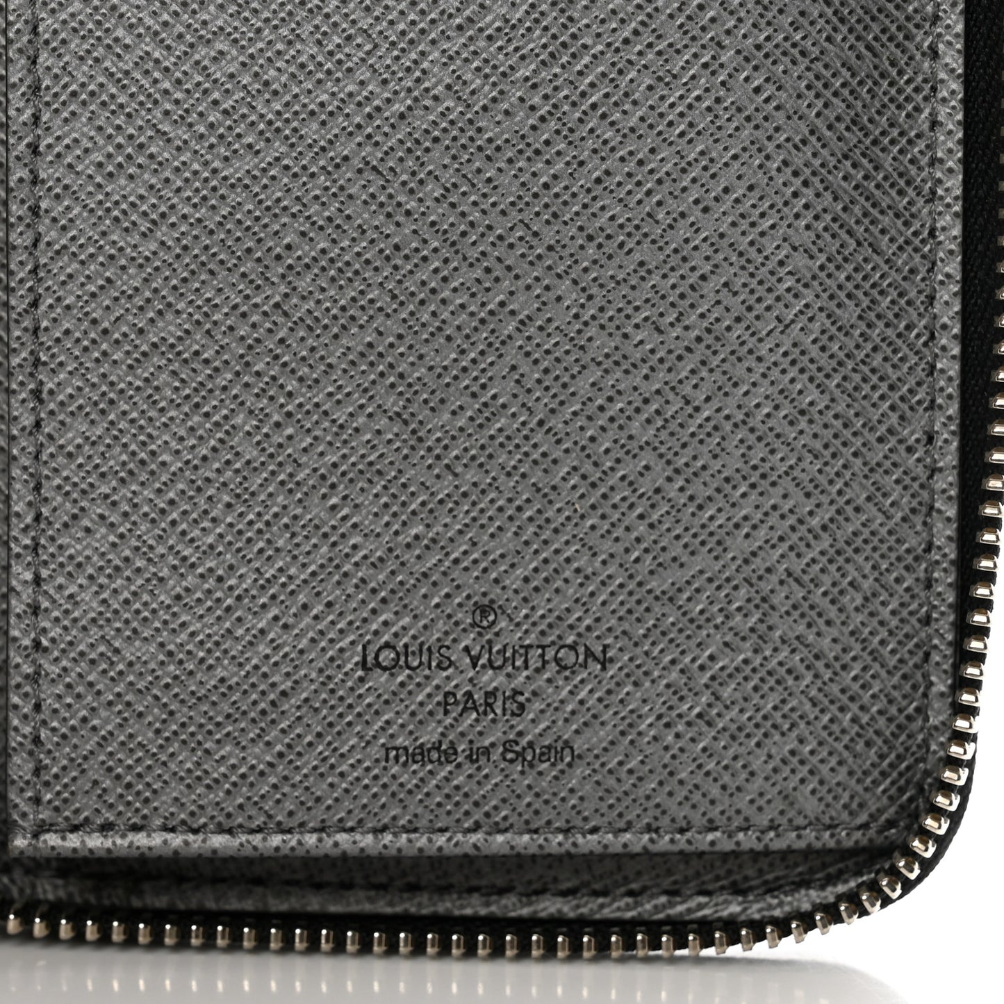 Taigarama Vertical Zippy Wallet Silver