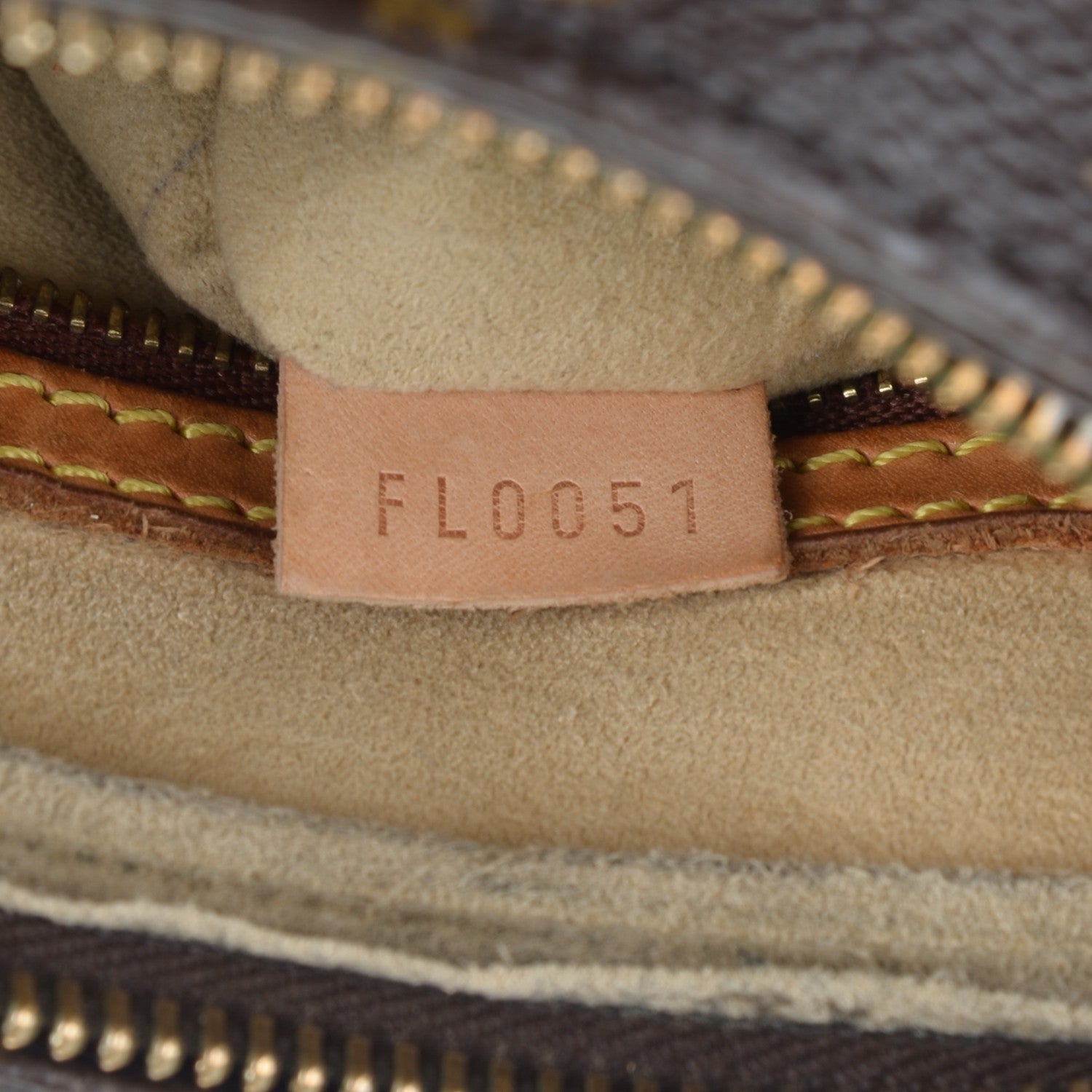 Louis Vuitton Monogram Looping MM 7 of 8