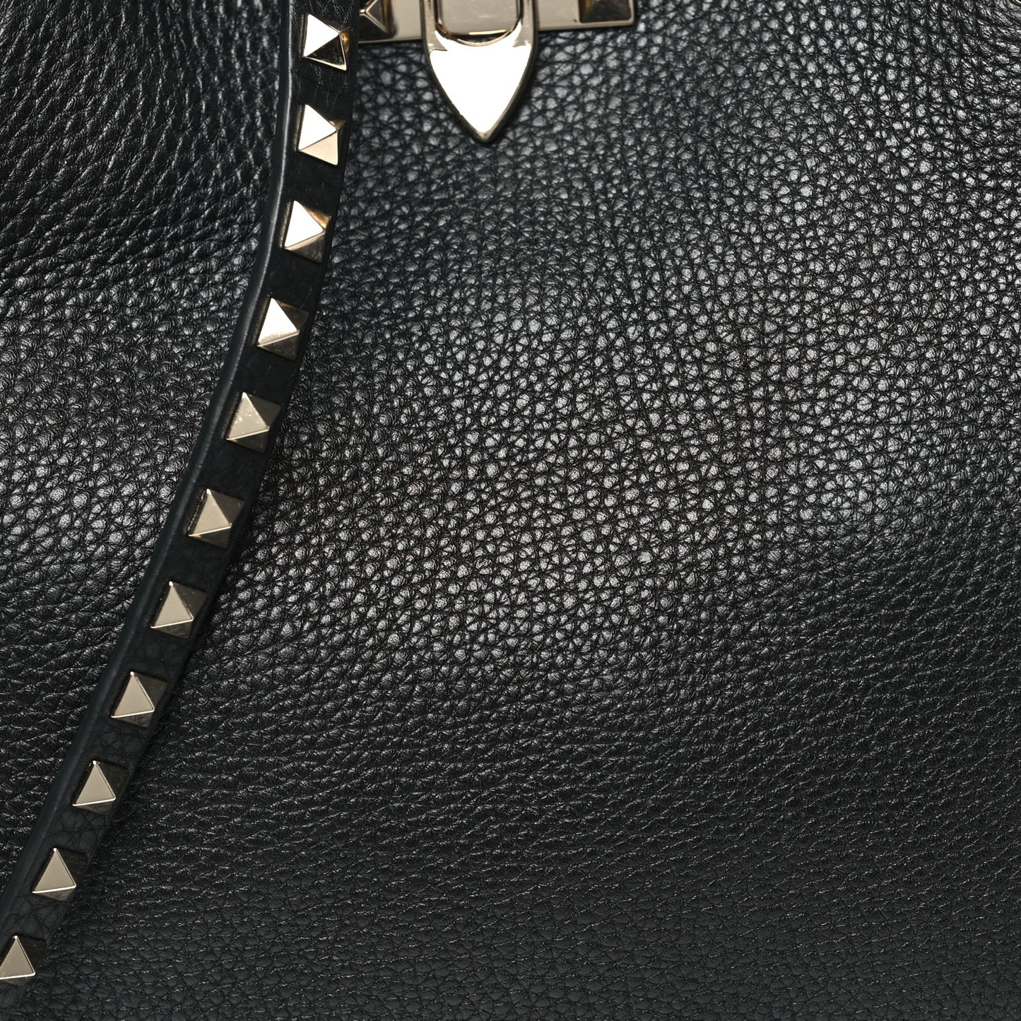 Vitello Medium Rockstud Tote Black