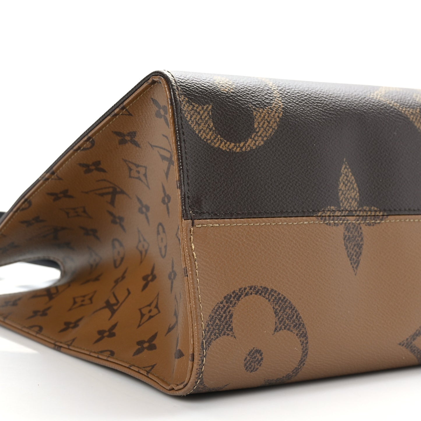 Reverse Monogram Giant Onthego MM