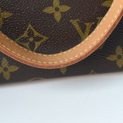 Louis Vuitton Monogram Cabas Mezzo 16 of 18