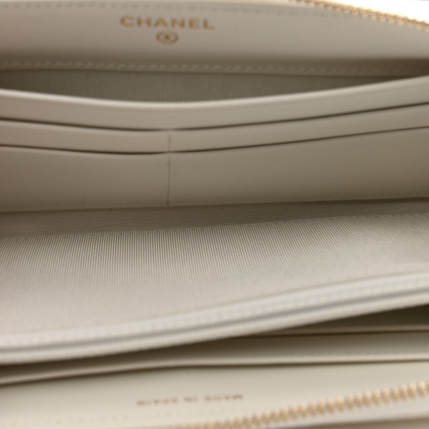 Chanel Shiny Goatskin Quilted 19 Long Zipped Around Wallet White 5 of 11