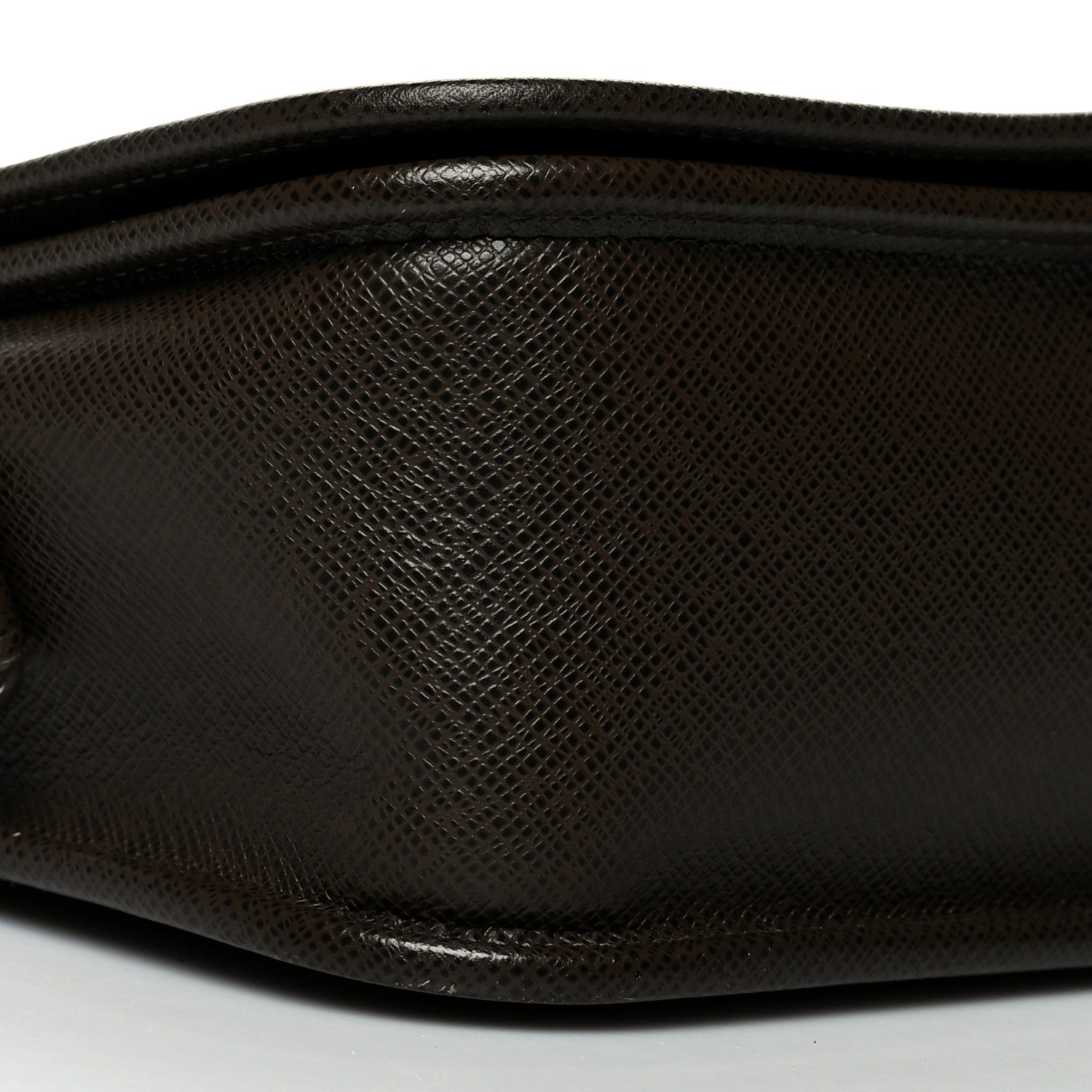 Louis Vuitton Taiga Andrei Messenger Bag Grizzli 8 of 11