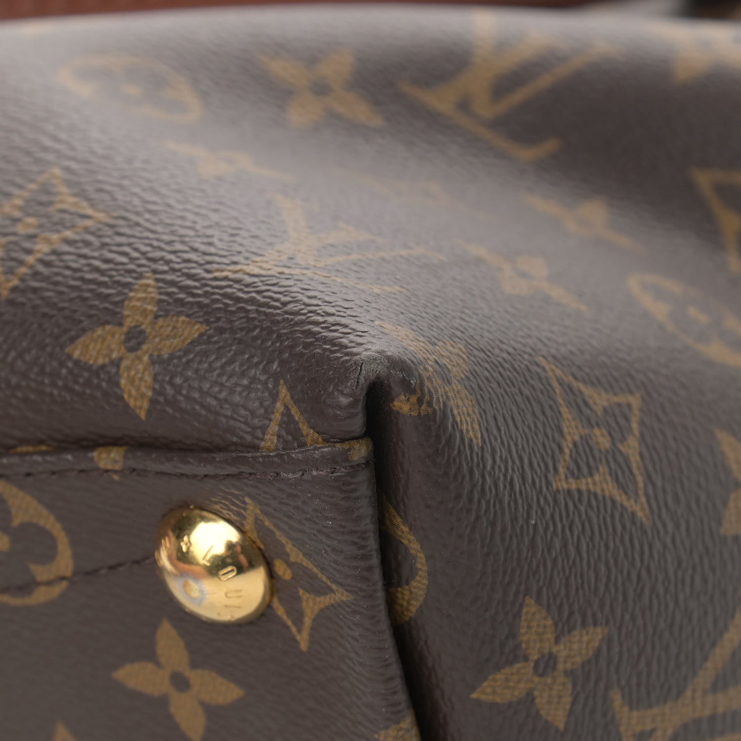 Monogram V Tote MM Black