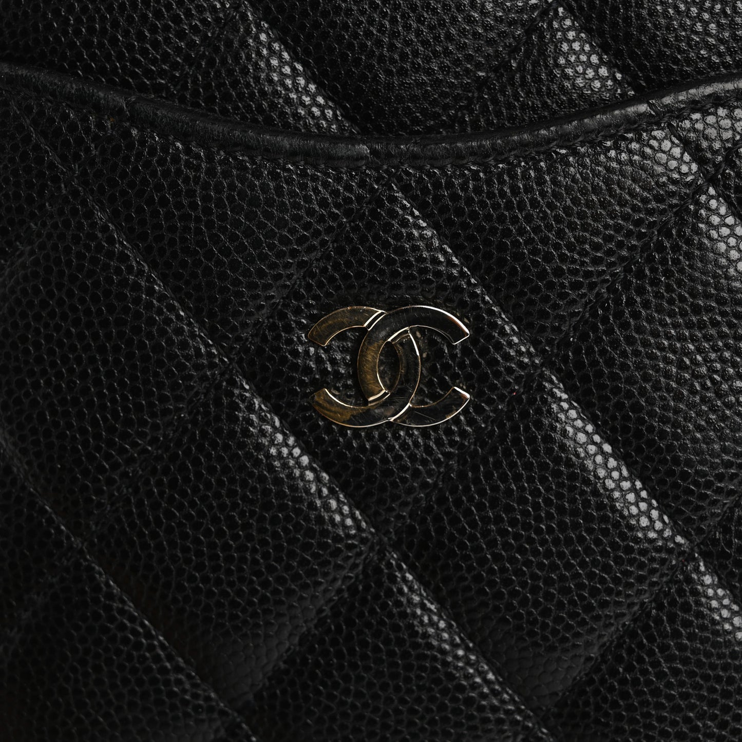 Iridescent Caviar Quilted Classic Flat Wallet Pouch Black