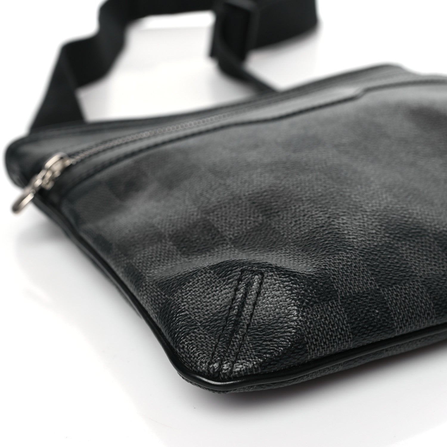 Louis Vuitton Damier Graphite Thomas 6 of 7