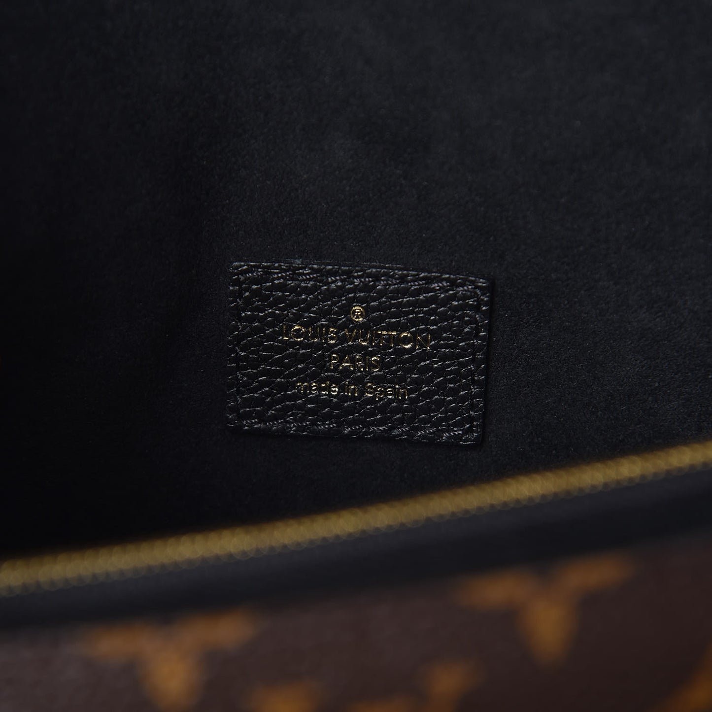 Monogram Victoire Black