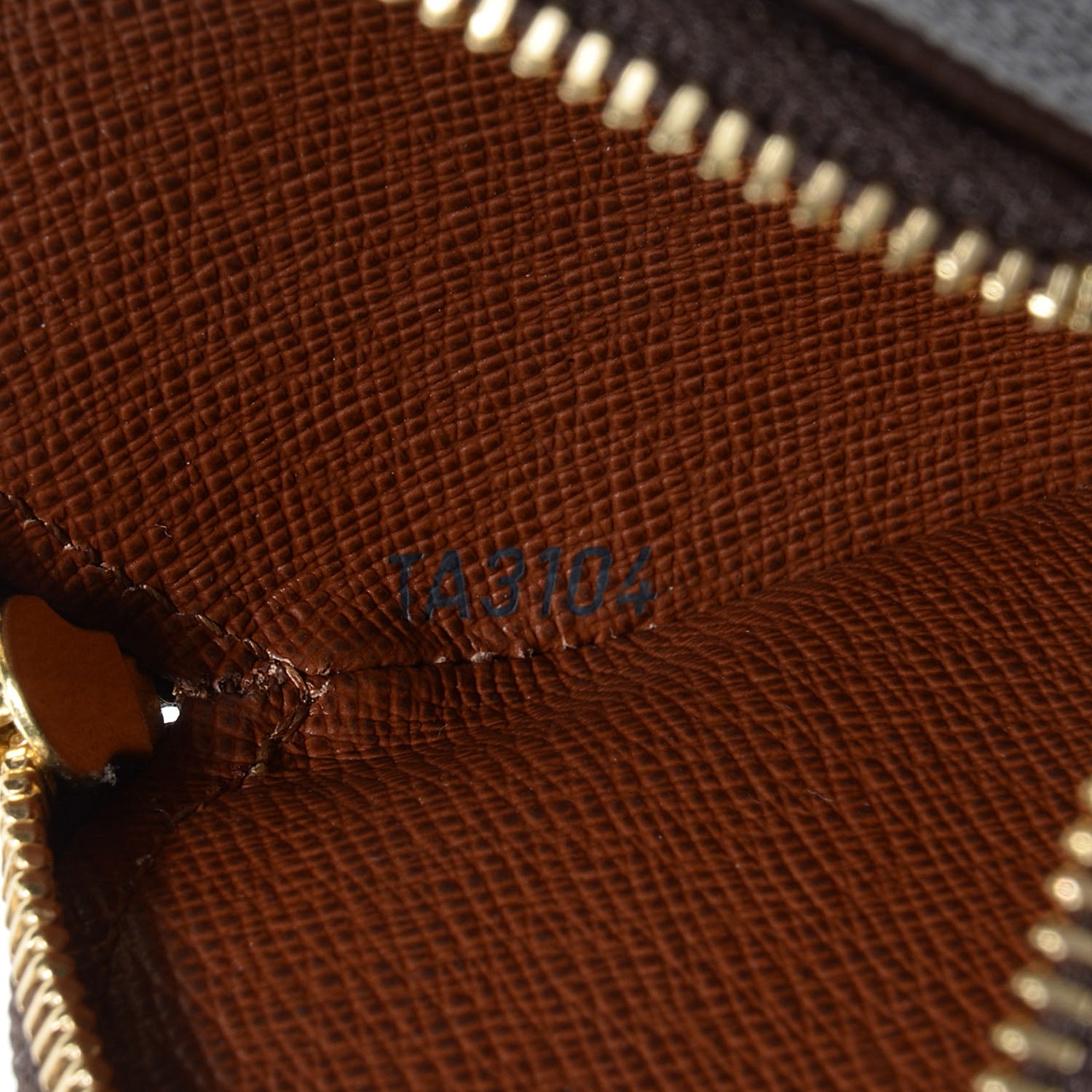 Louis Vuitton Monogram Round Coin Purse 6 of 6