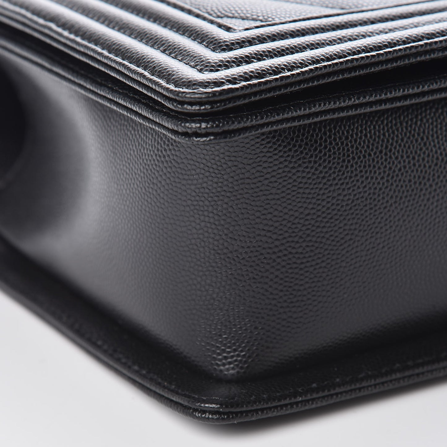 Caviar Chevron Quilted New Medium Boy Flap Black