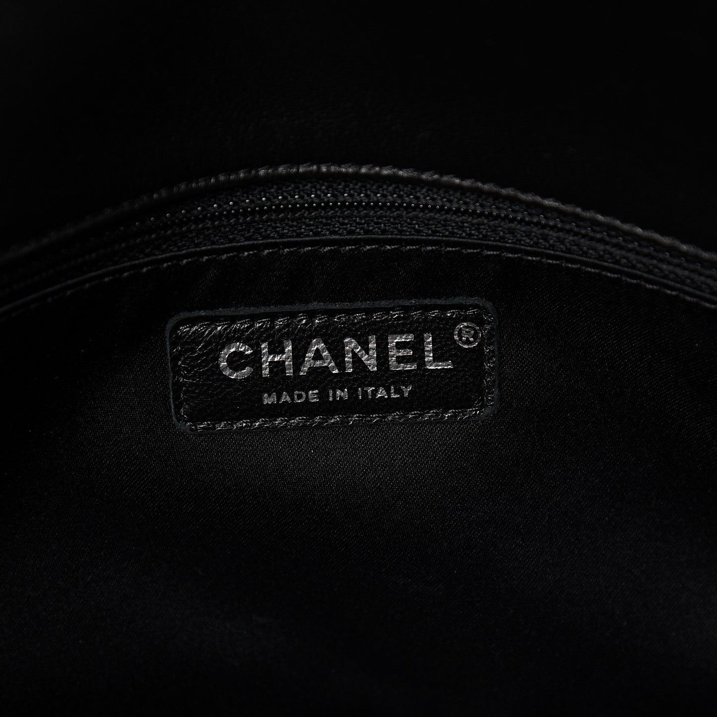 Lambskin Medium CC Crossing Flap Black