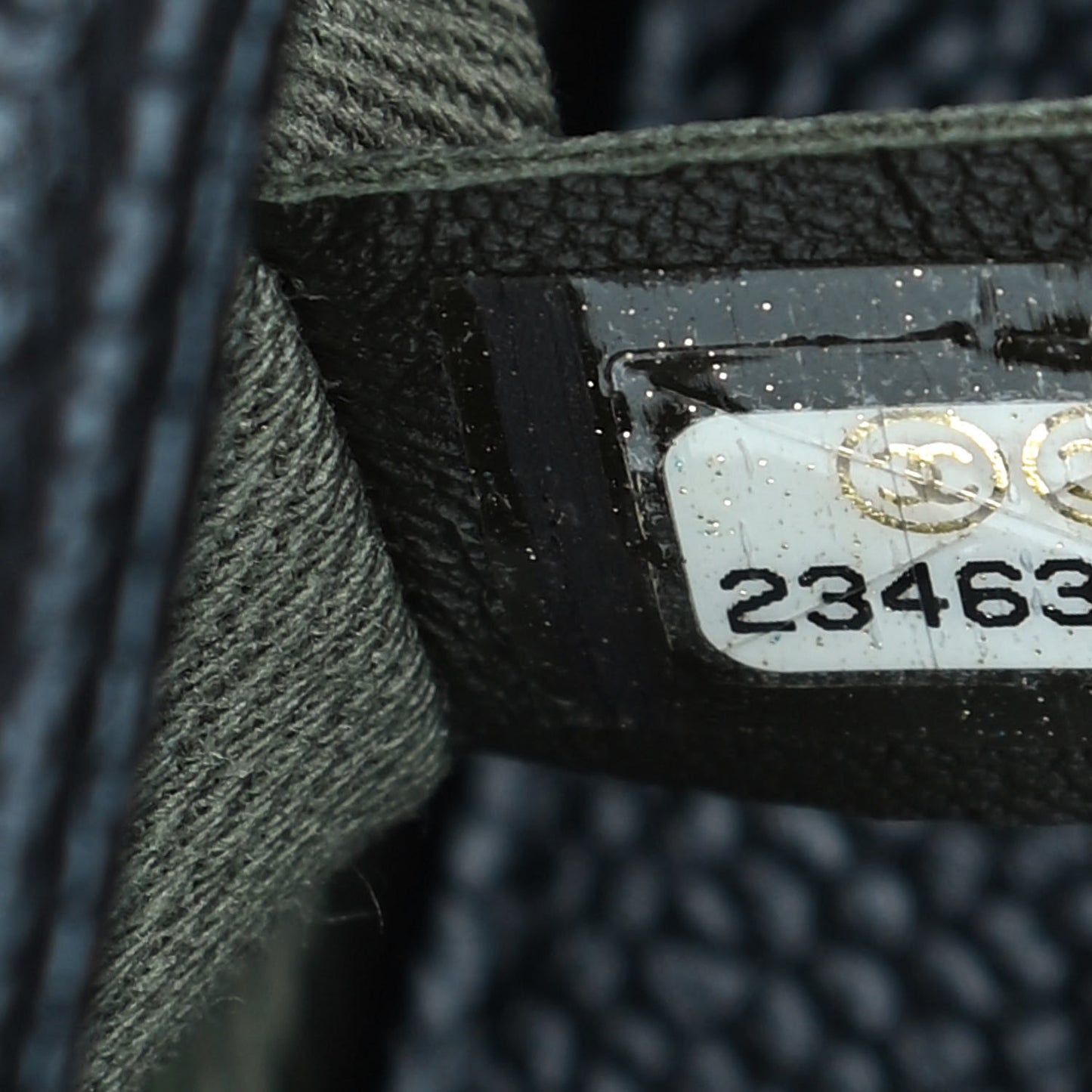 Caviar Quilted Medium Boy Flap Black