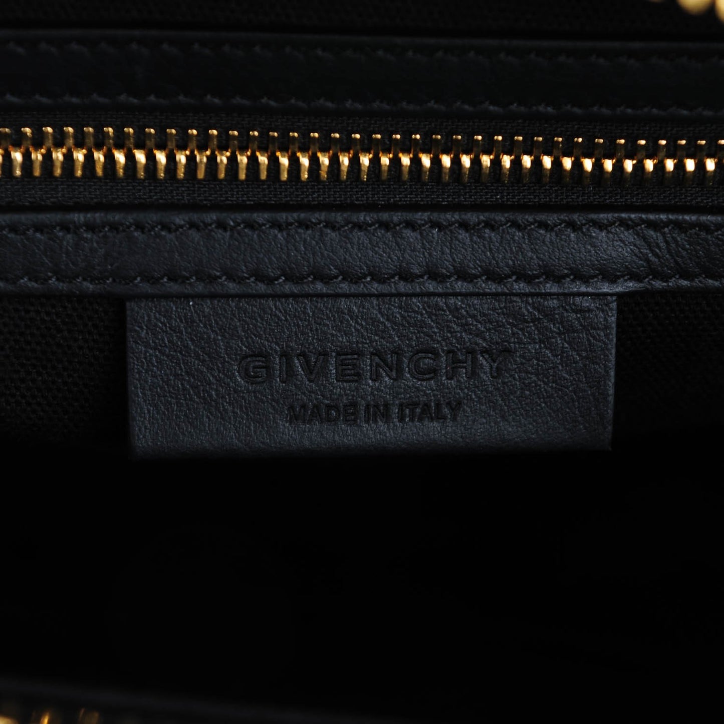Calfskin Chain Detail Small Antigona Black