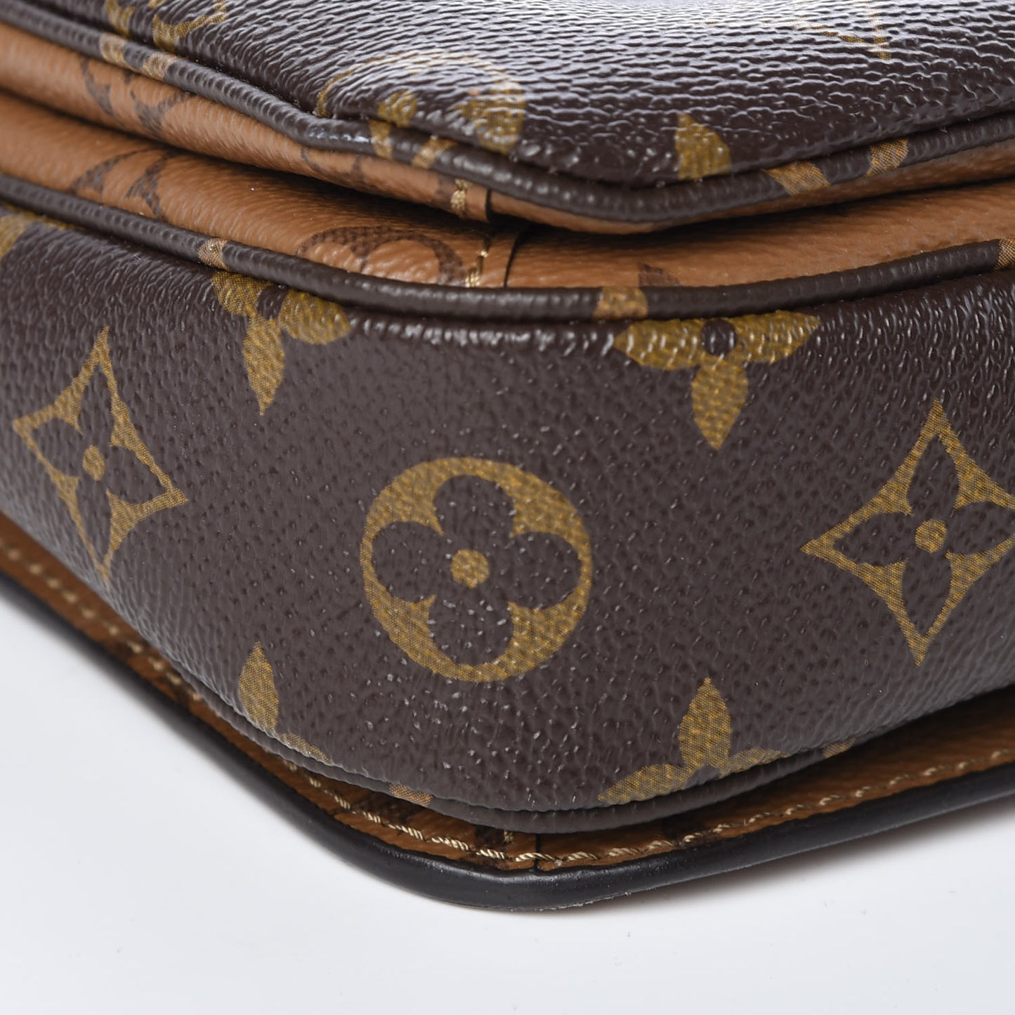 Reverse Monogram Pochette Metis