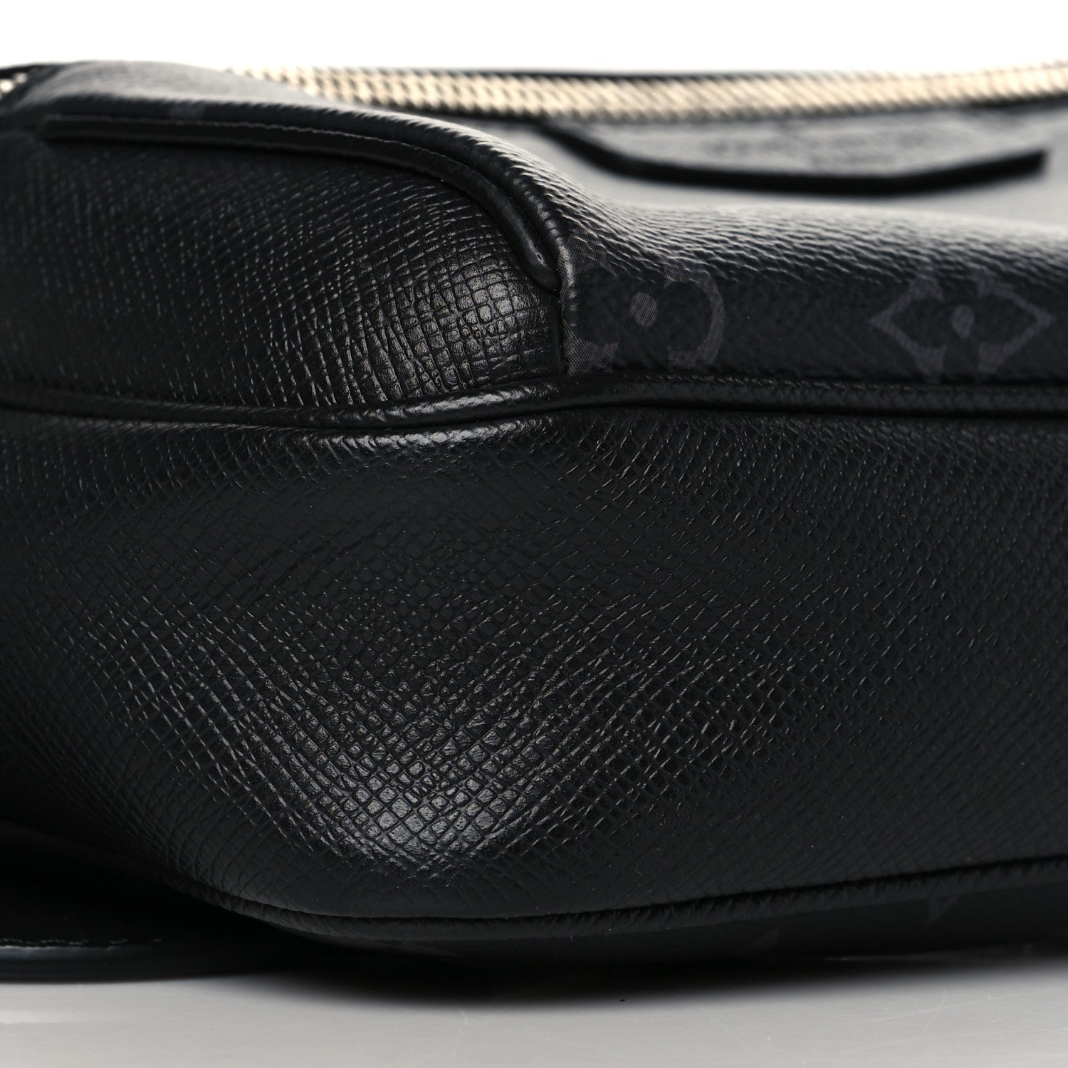 Louis Vuitton Taiga Monogram Outdoor Bumbag Black 8 of 9