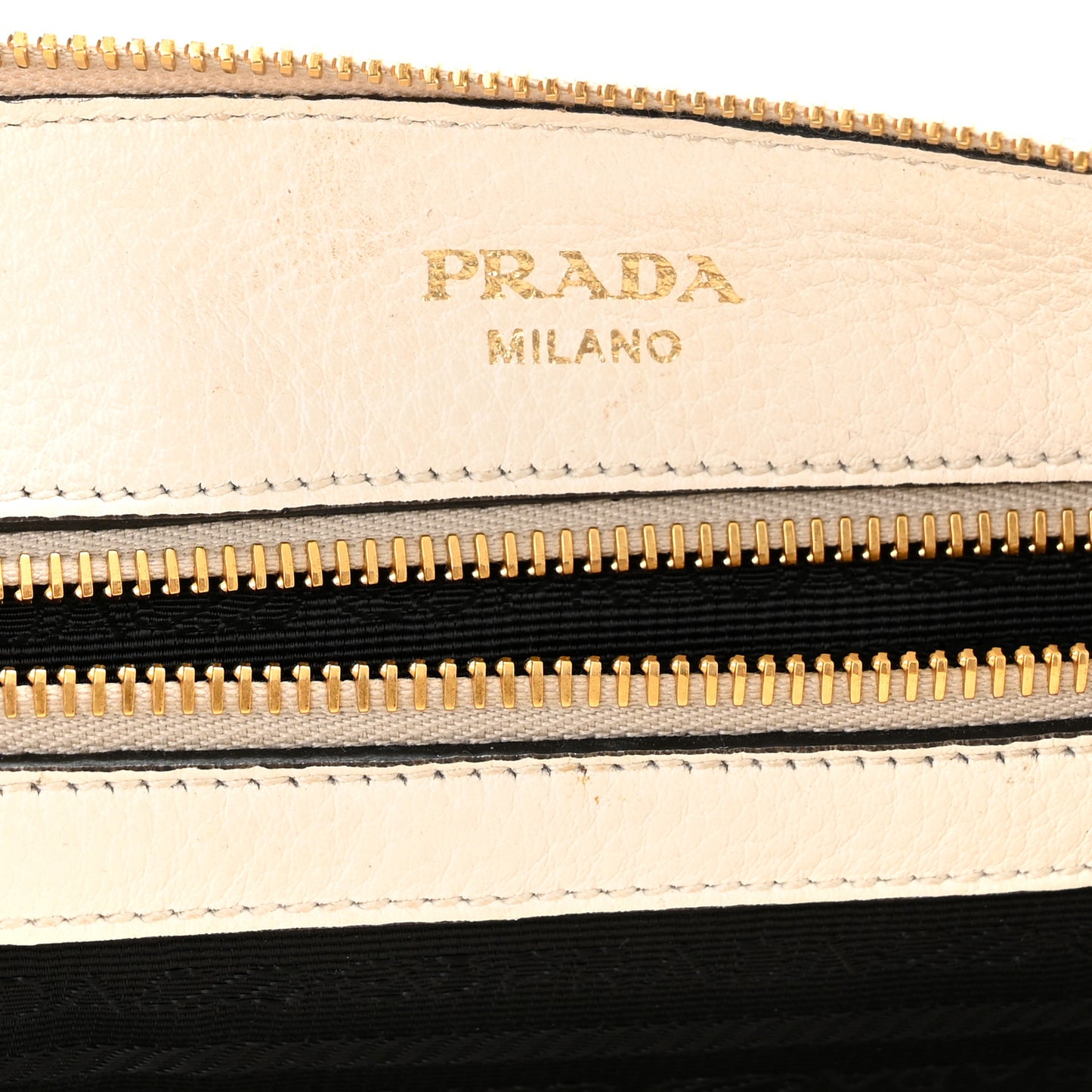 Vitello Daino Zippered Shoulder Bag White