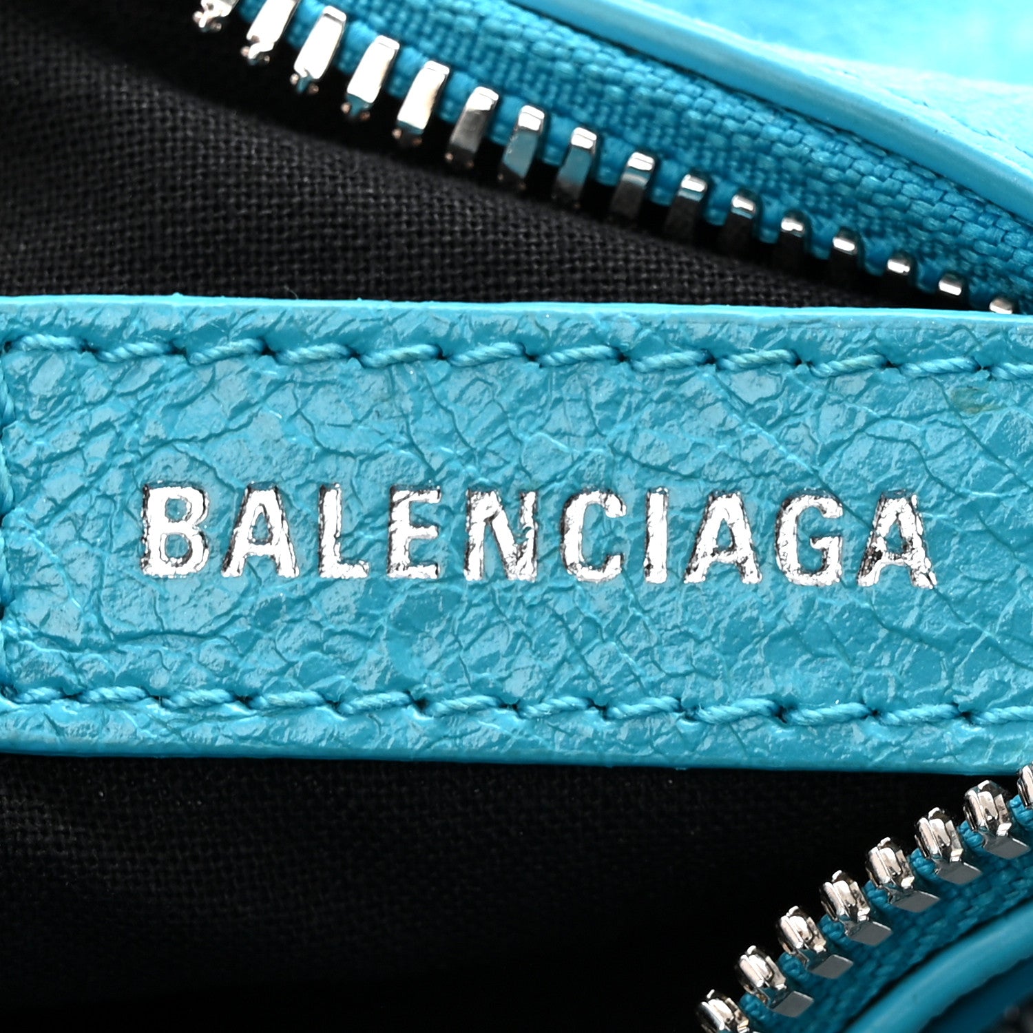 専用 BALENCIAGA バニーニューイヤー ケース 8228 Balenciaga Agneau Arena Le Cagole Shoulder Bag XS Cyan 1879682