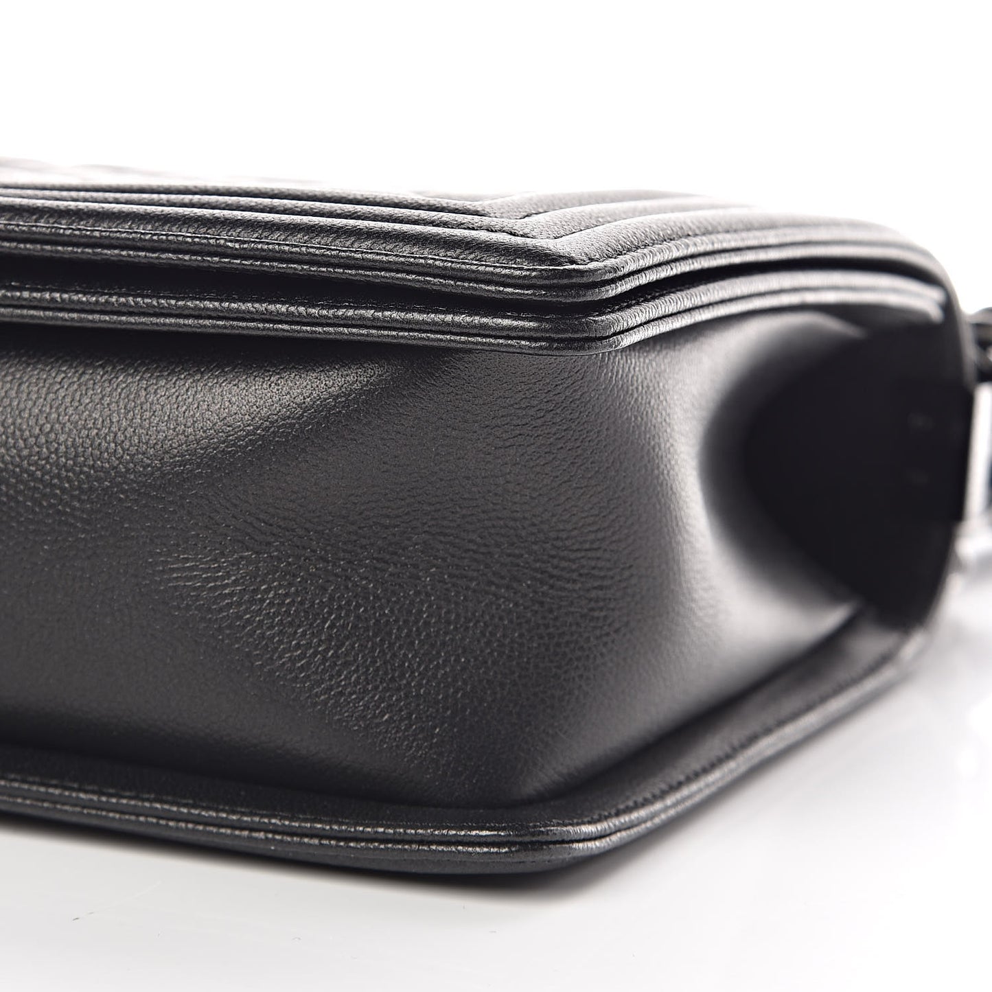 Caviar Quilted New Medium Boy Flap So Black