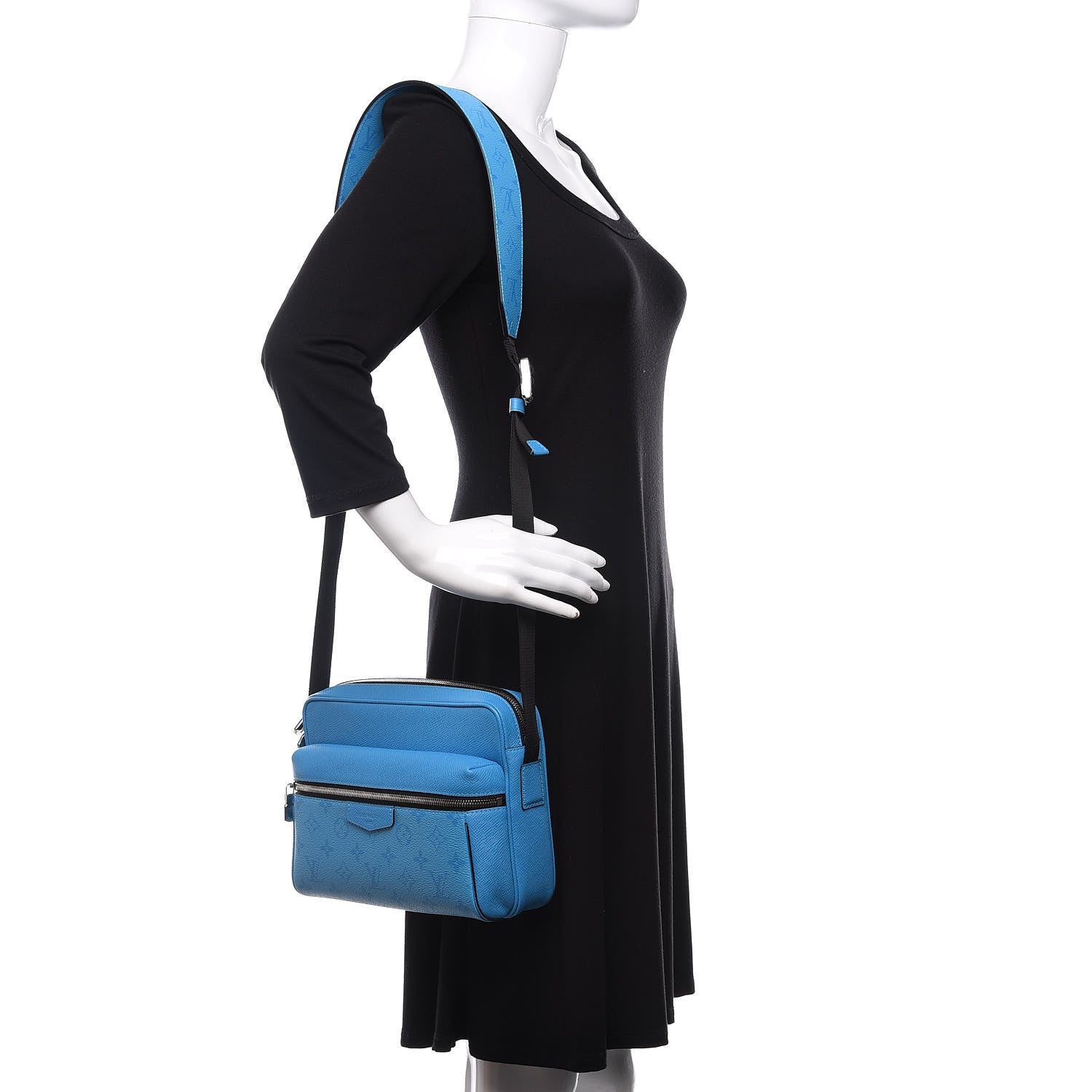 Louis Vuitton Taigarama Outdoor Messenger Blue Lagoon 2 of 11