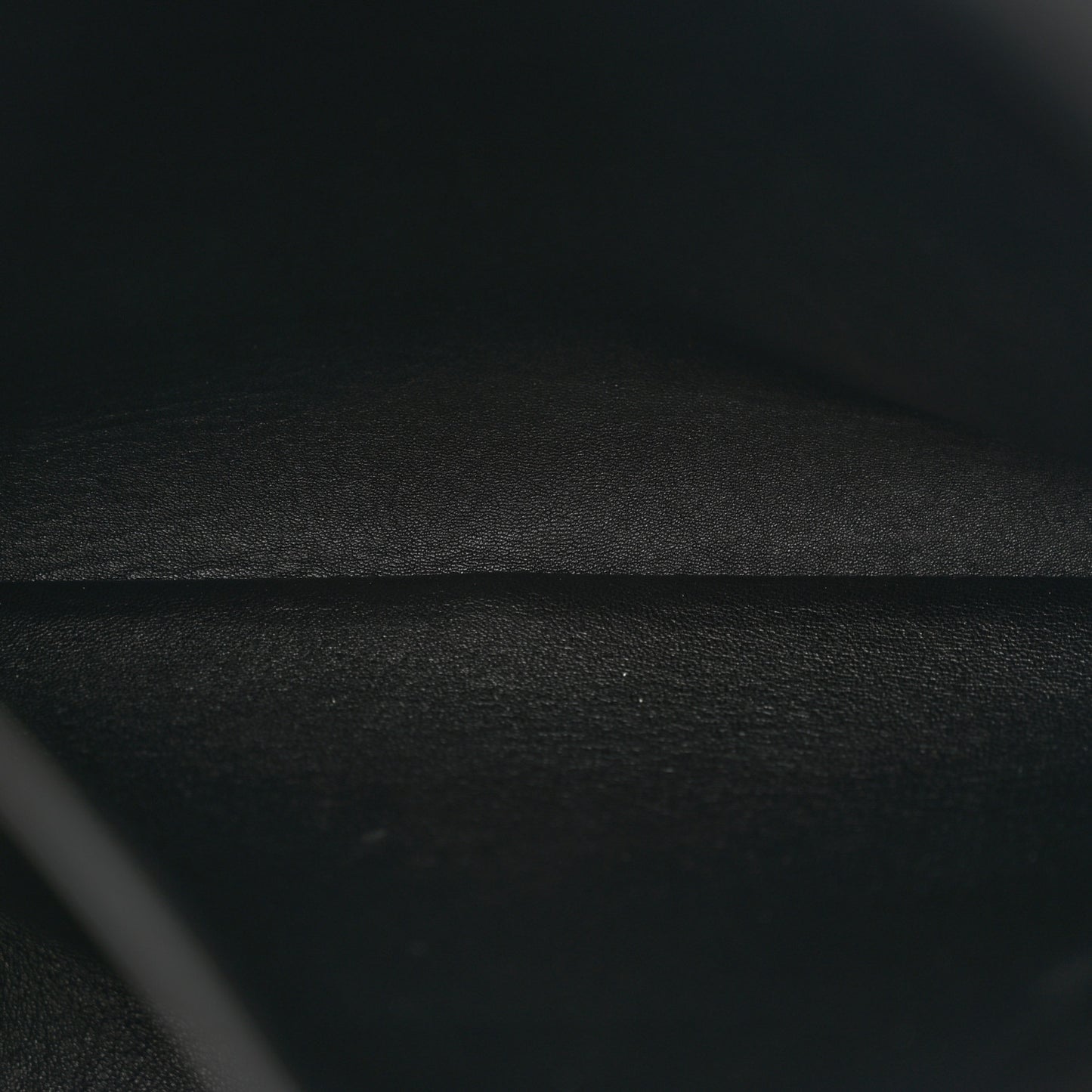 Vitello Daino Soft Large Dynamique Tote Black