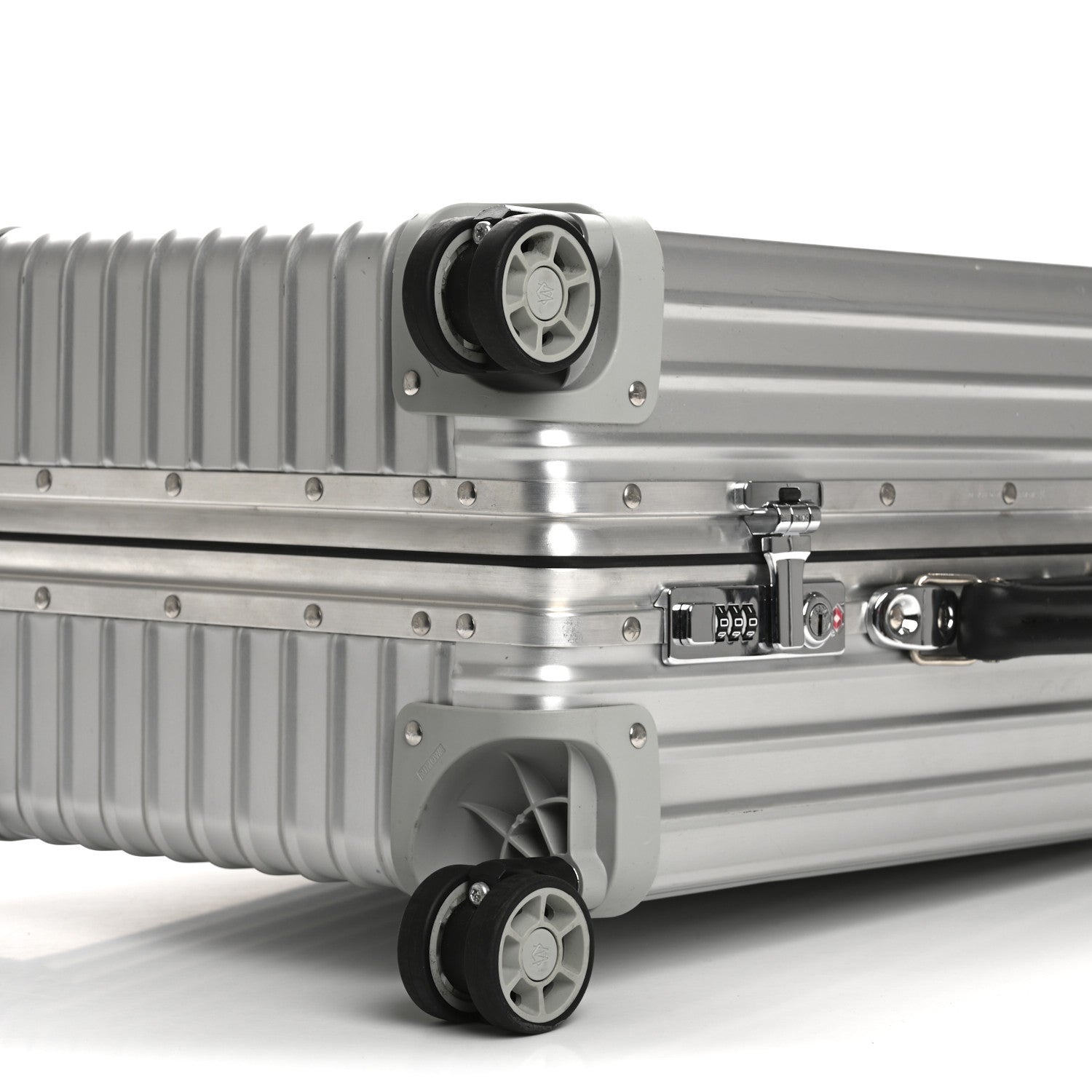 Rimowa Aluminum Classic Flight Cabin Silver 9 of 18