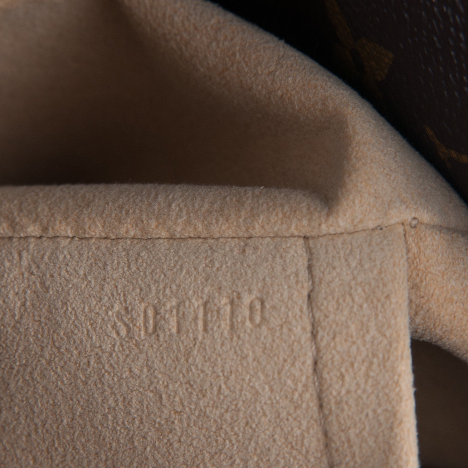 Louis Vuitton Monogram Artsy GM 7 of 7