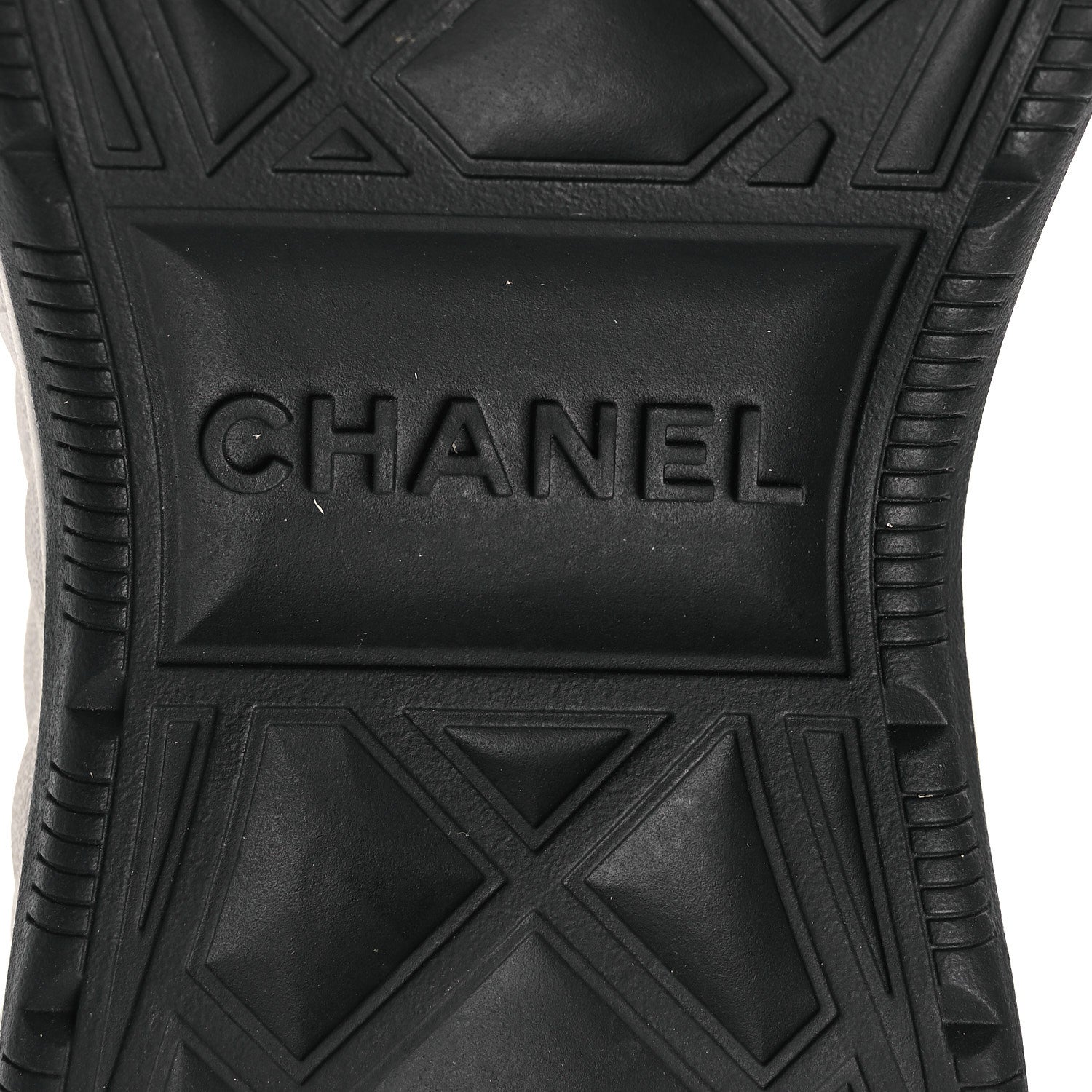 Chanel Velvet Calfskin Mixed Fibers CC Sneakers 38 White 38 Ivory Black 8 of 11