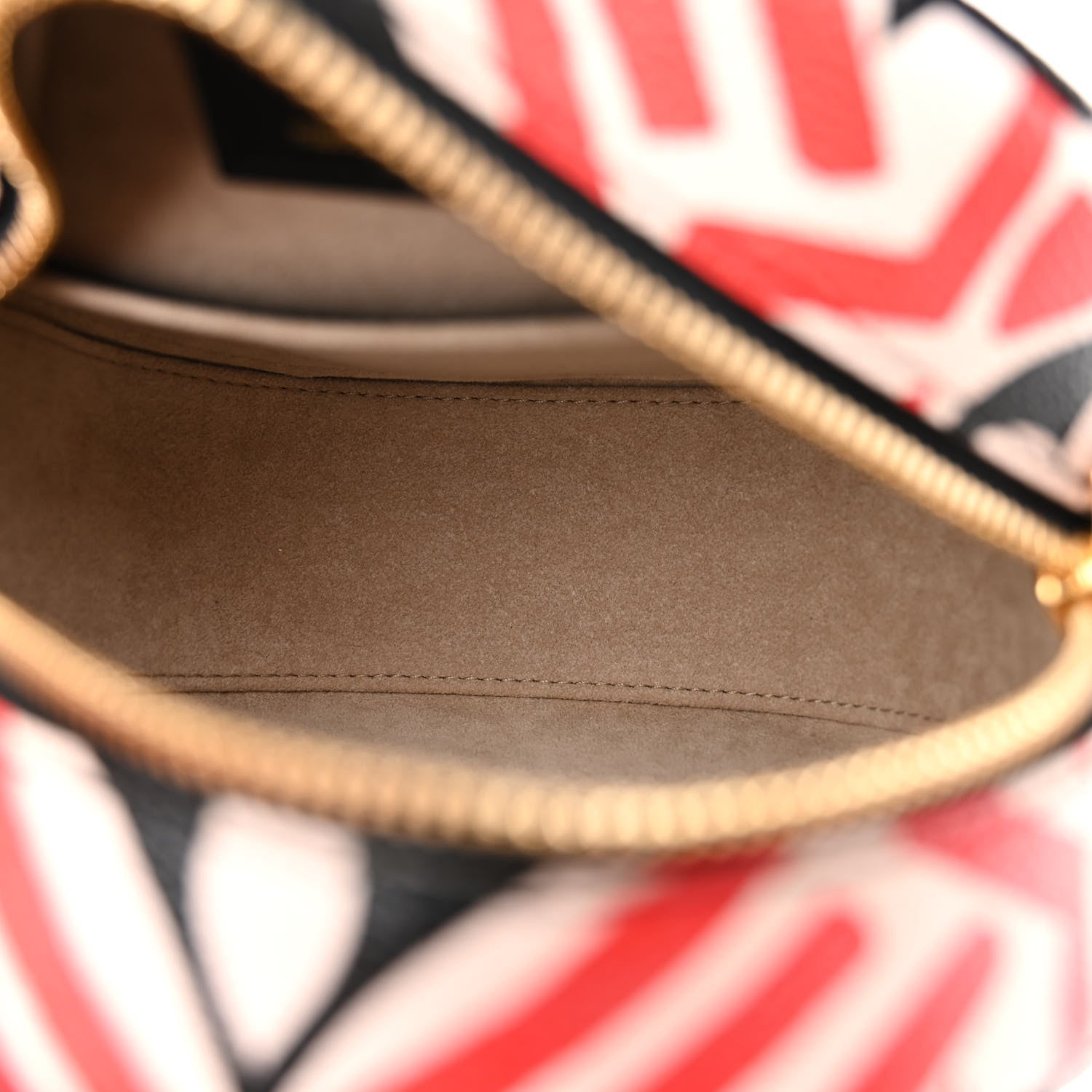 Louis Vuitton Monogram Giant Crafty Boite Chapeau Souple PM Creme Rouge Black 5 of 9