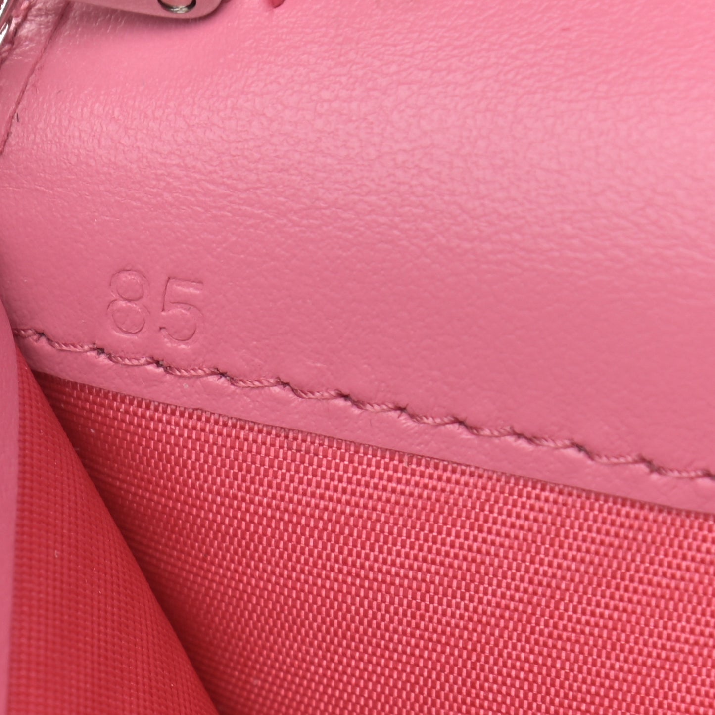 Soft Calfskin Impunture Diagramme Chain Wallet Begonia