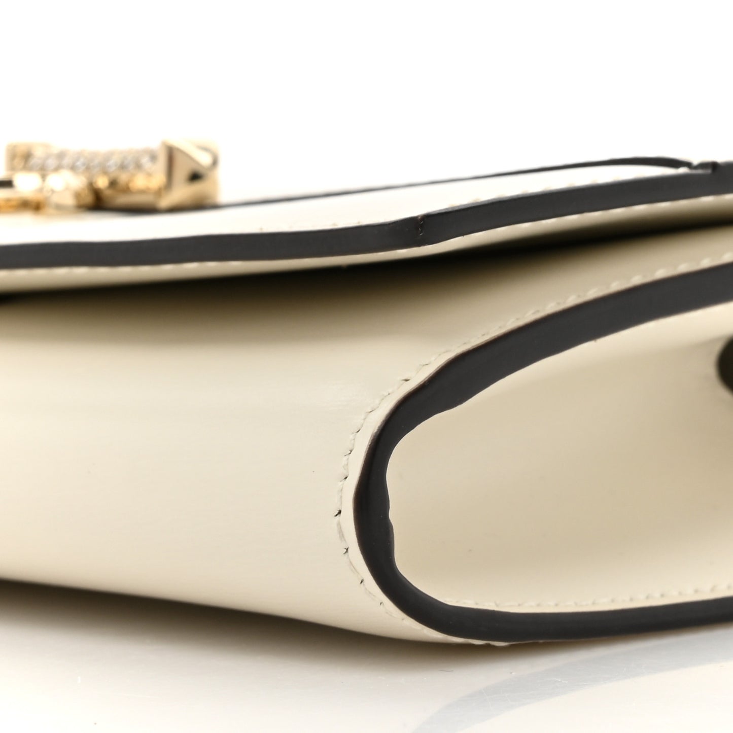 Box Calfskin Varenne Pearl Avenue Chain Clutch Latte