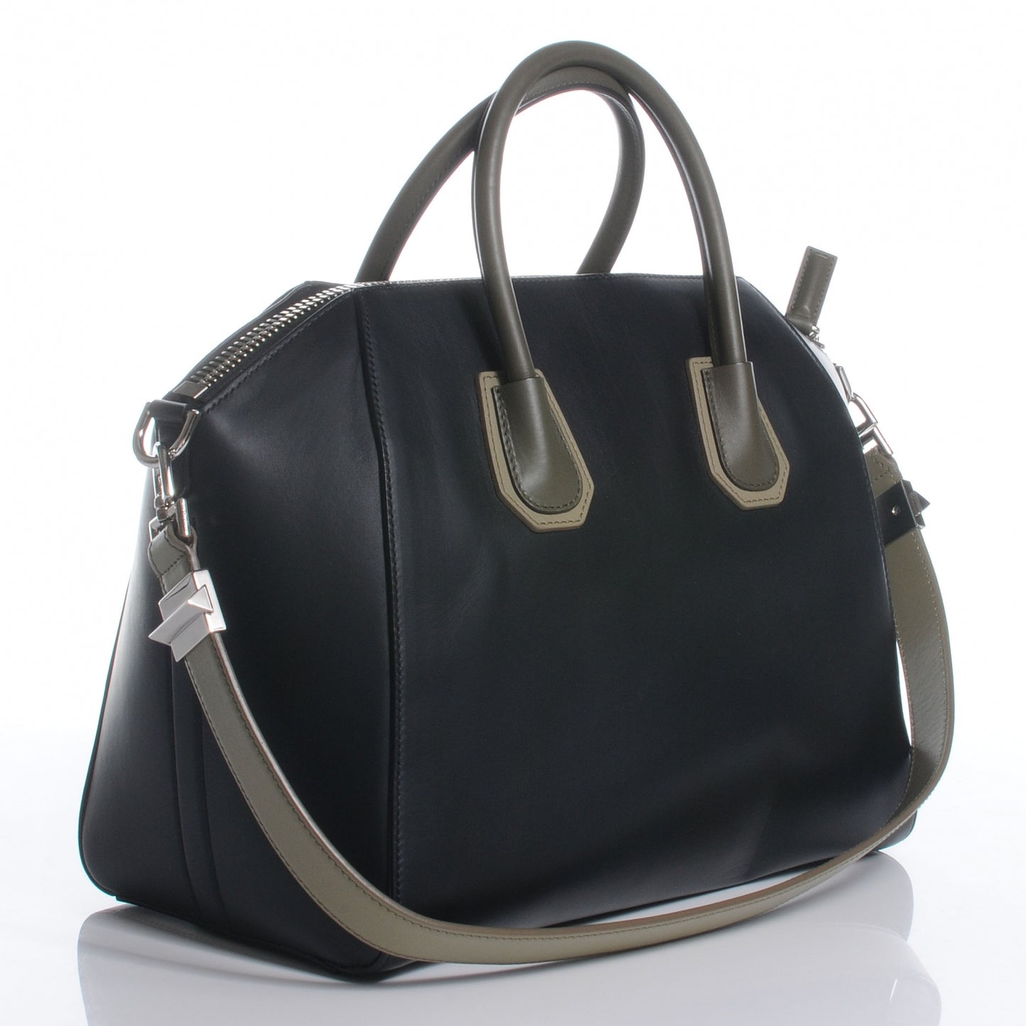 Smooth Calfskin Medium Bi-Color Antigona Black Green