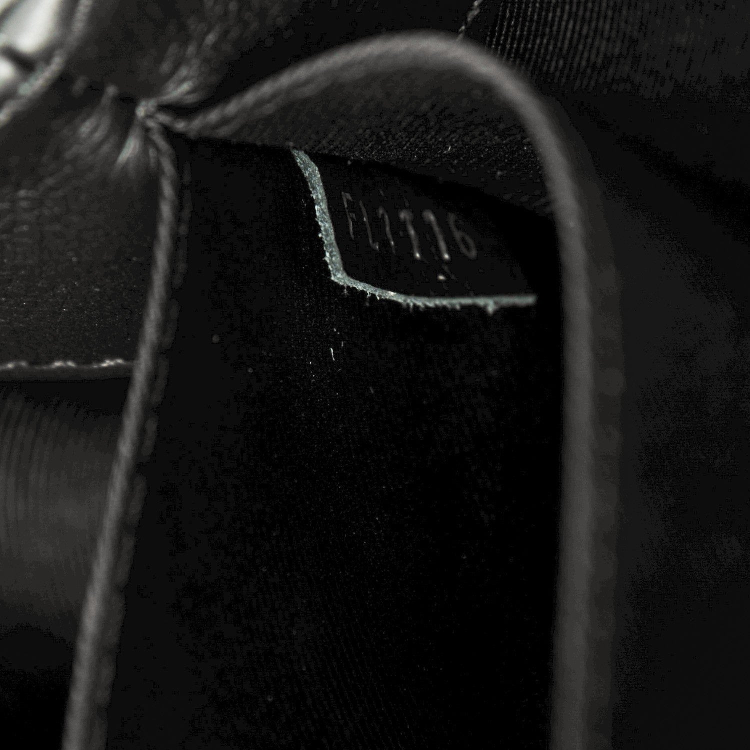 Louis Vuitton Soft Calfskin Lock Me II Black 7 of 7