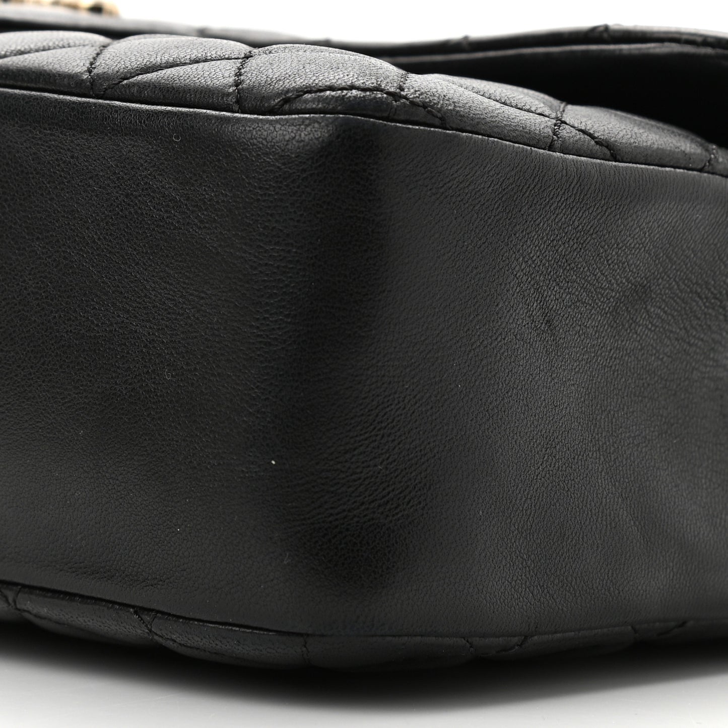 Lambskin Quilted Medium Westminster Pearl Flap Black