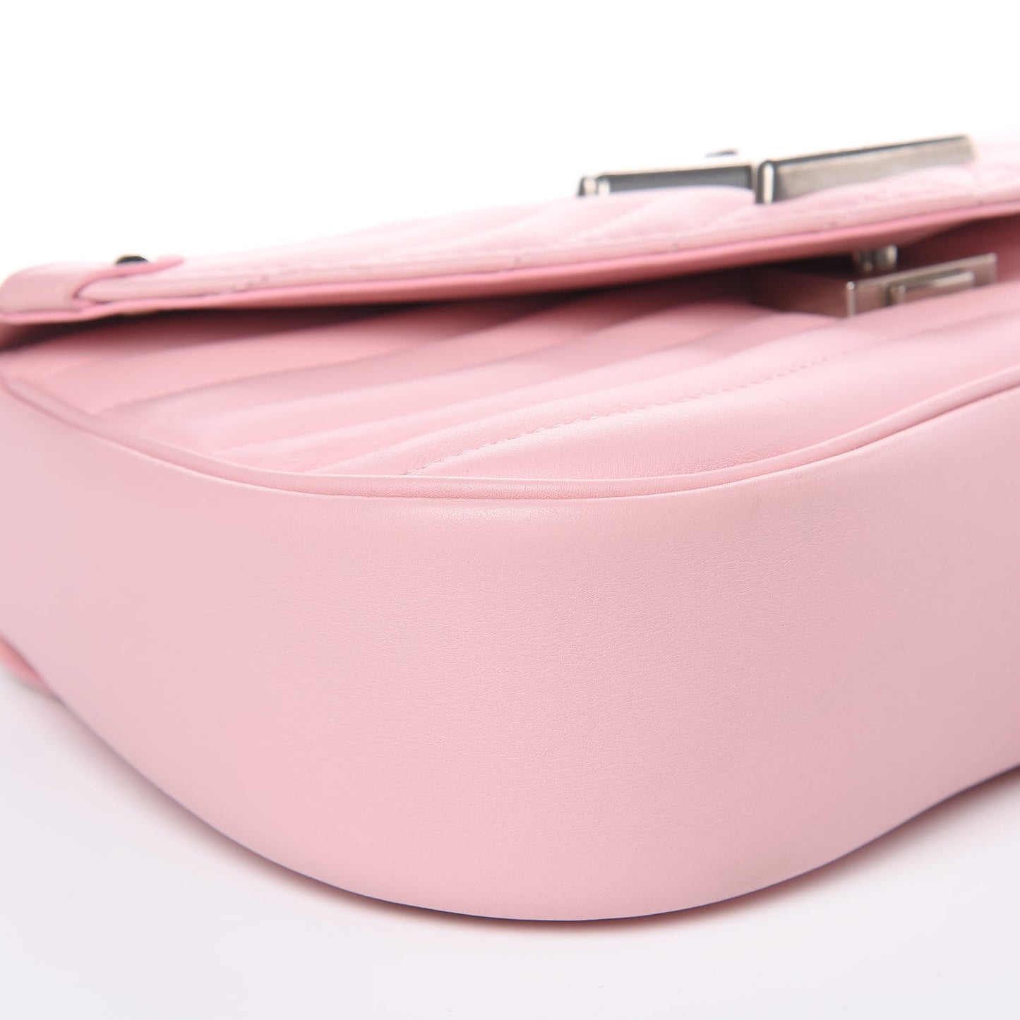 Calfskin New Wave Chain MM Smoothie Pink