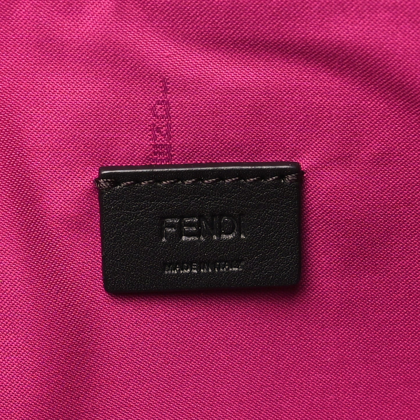 Vitello Seta Medium Flat Pouch Granata
