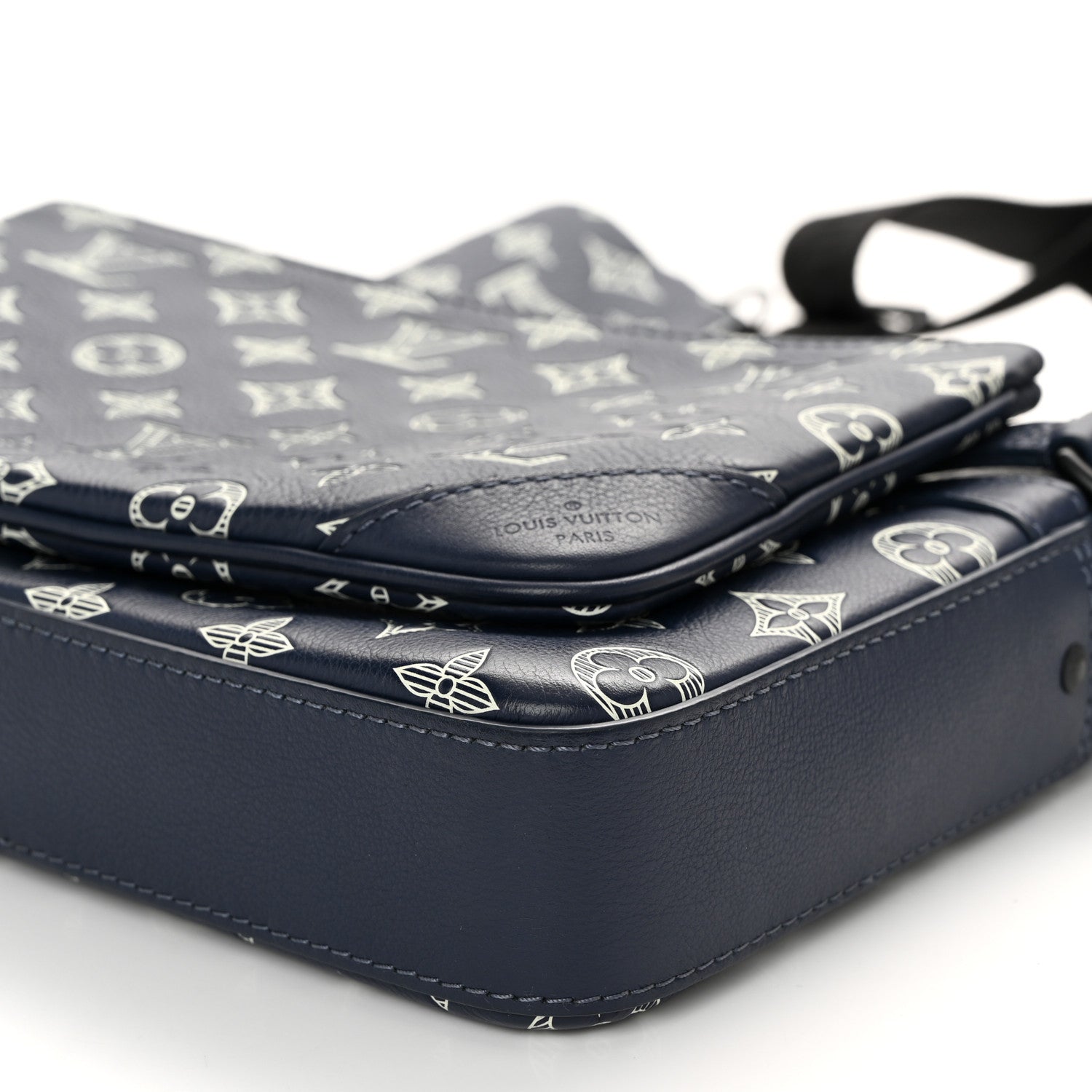 Louis Vuitton Monogram Shadow G65 Trio Messenger Navy 9 of 11