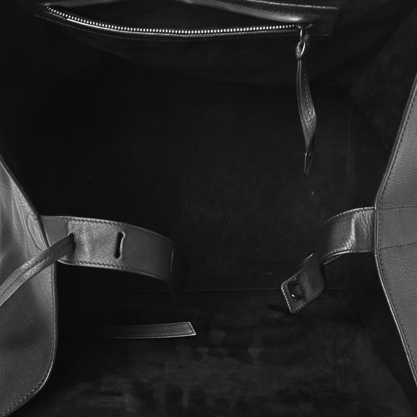 Supple Calfskin Large Phantom Luggage Black