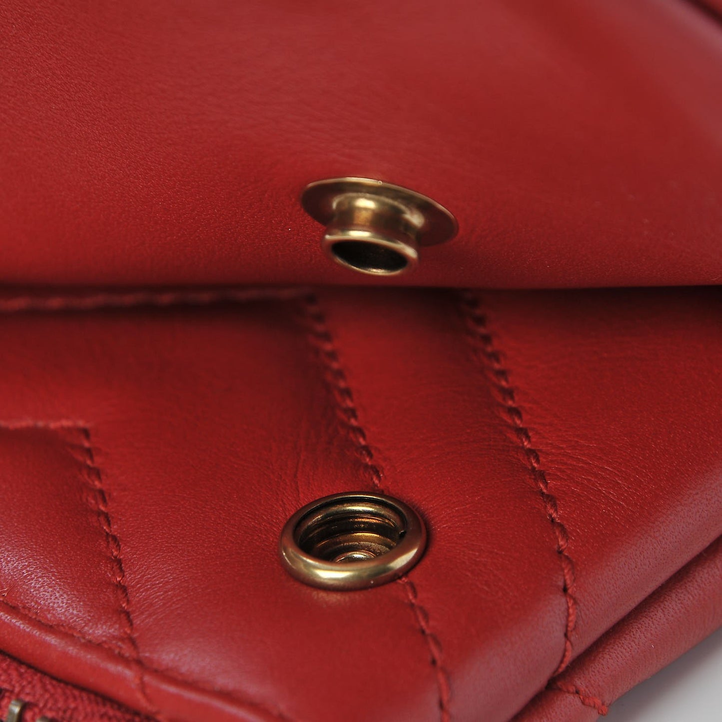 Calfskin Matelasse Small GG Marmont Double Zip Shoulder Bag Hibiscus Red
