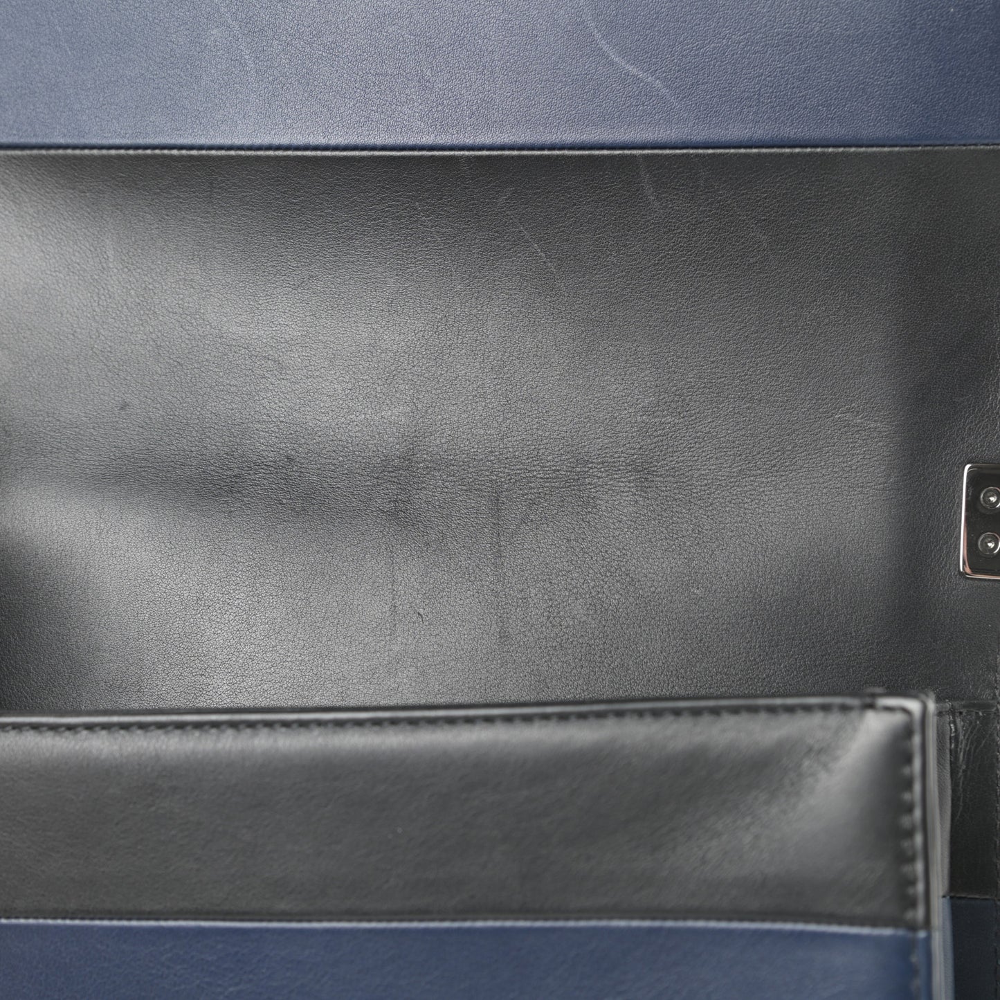 Lambskin Medium Bi-Color Boy Flap Black Dark Navy
