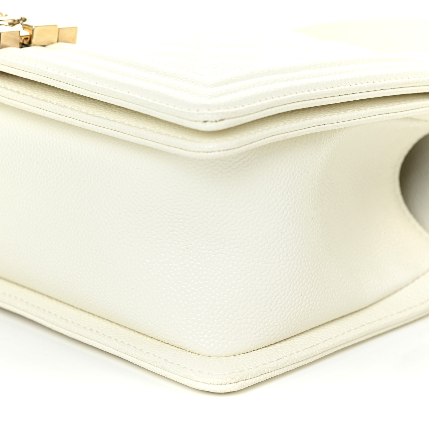 Caviar Quilted Medium Boy Flap White