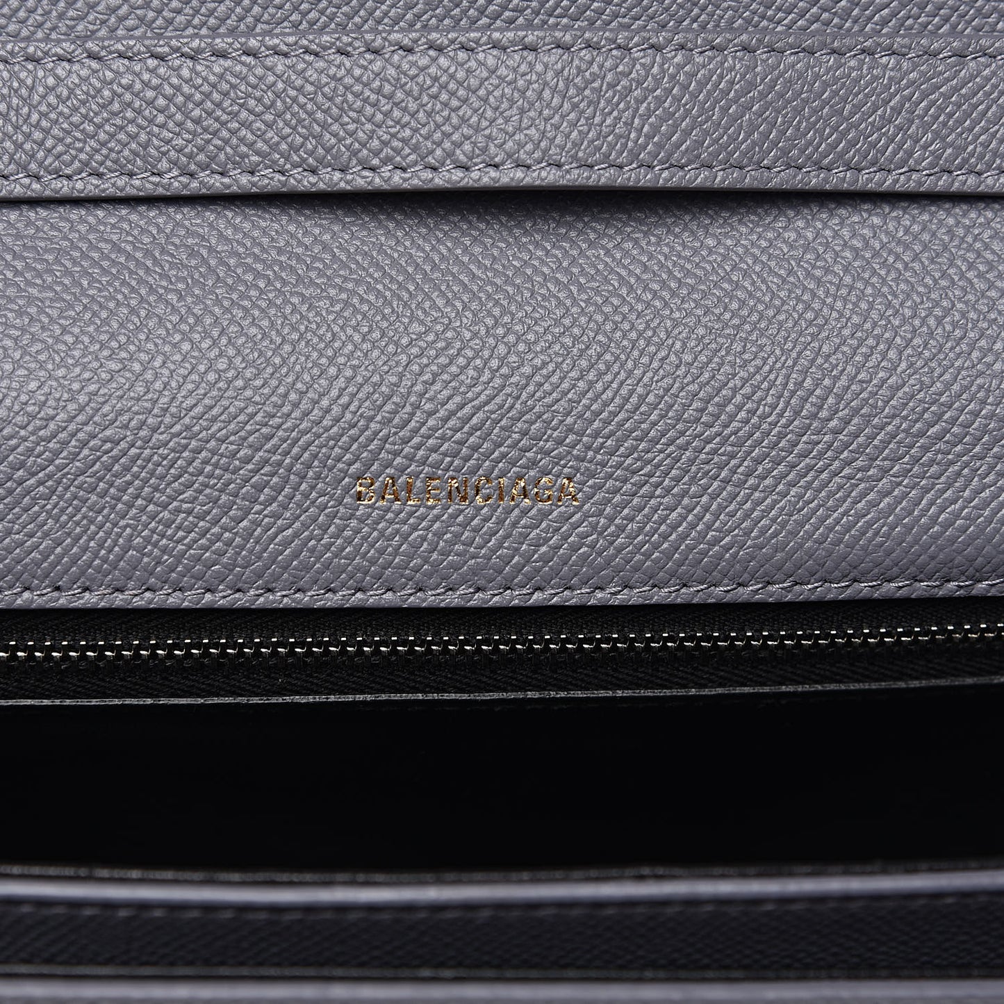 Grained Calfskin Logo S Ville Day Bag Gris Perle Fonce White