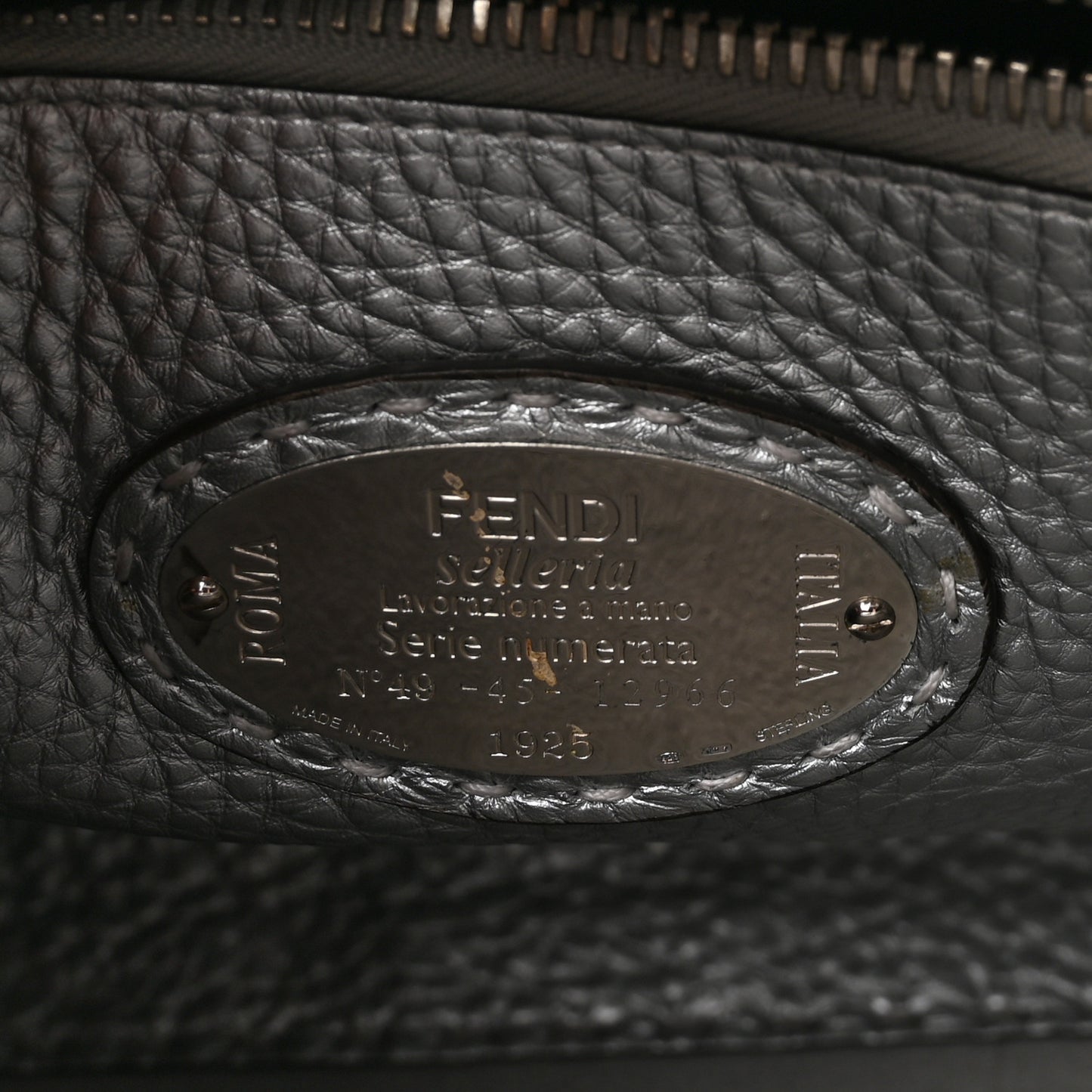 Cuoio Romano Lux Selleria Medium Peekaboo Iconic Satchel Argento