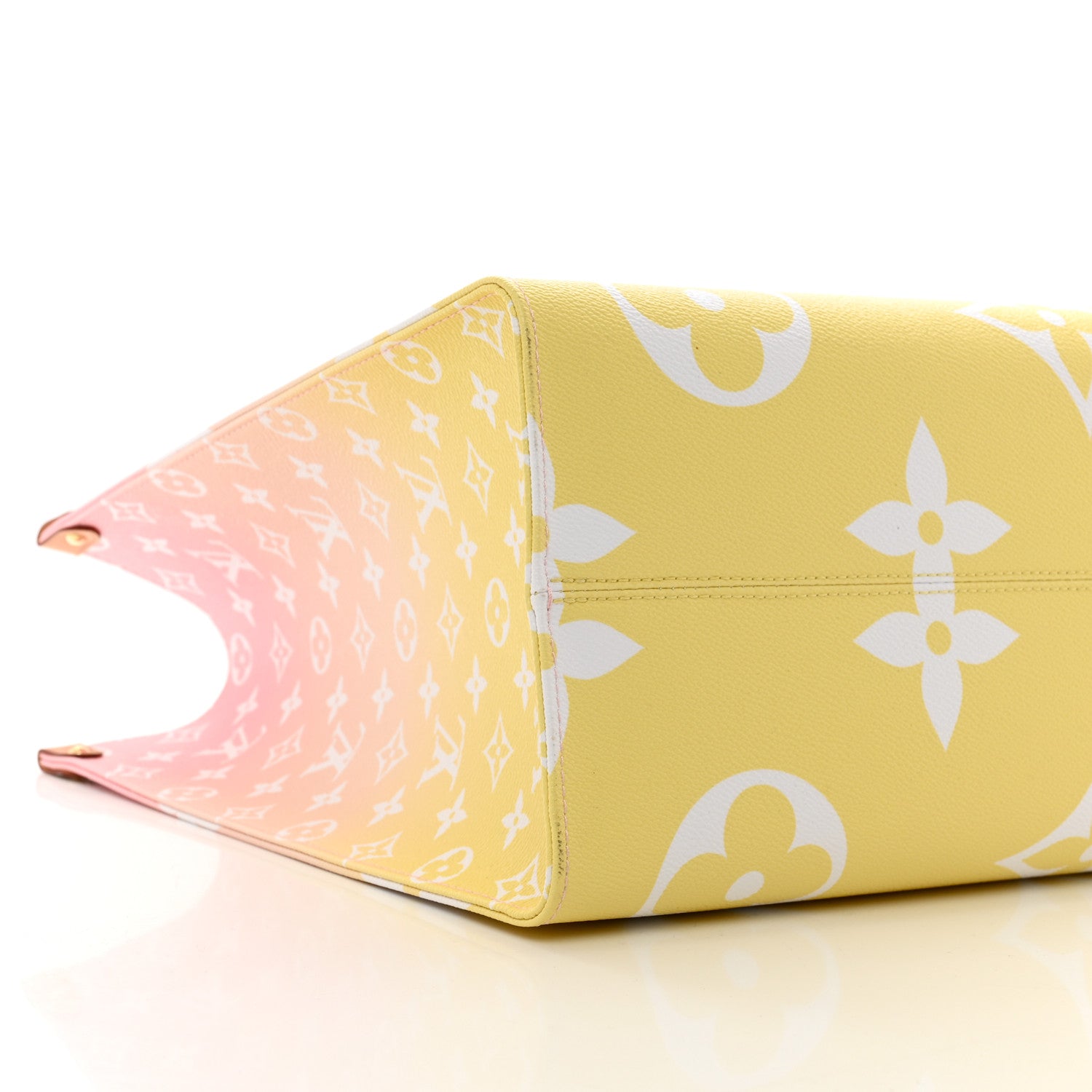 Louis Vuitton Monogram Giant By The Pool OnTheGo GM Light Pink 8 of 11
