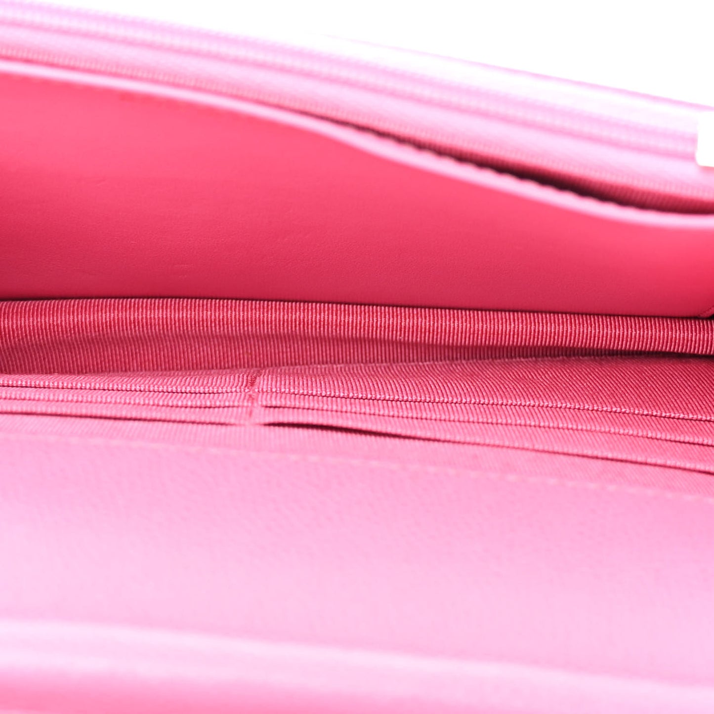 Caviar Quilted Wallet on Chain WOC Pink