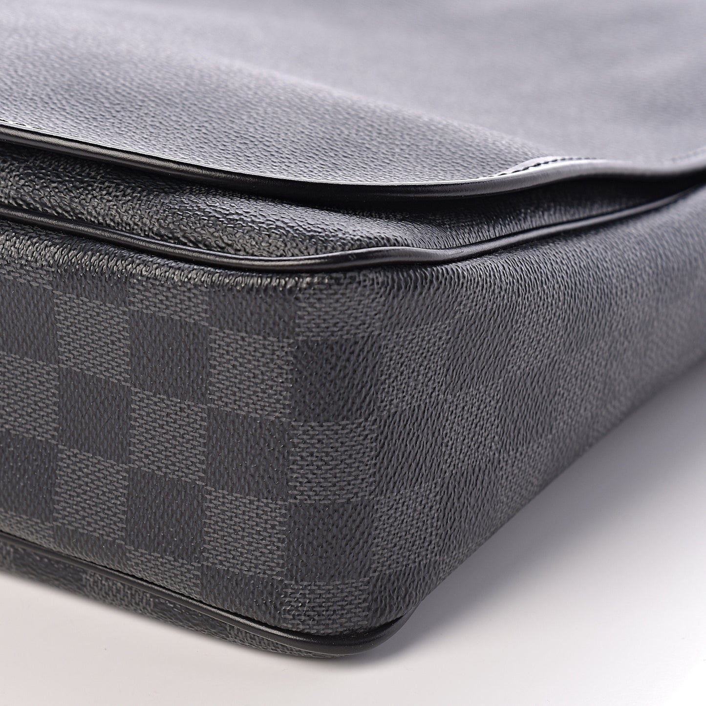 Damier Graphite District MM