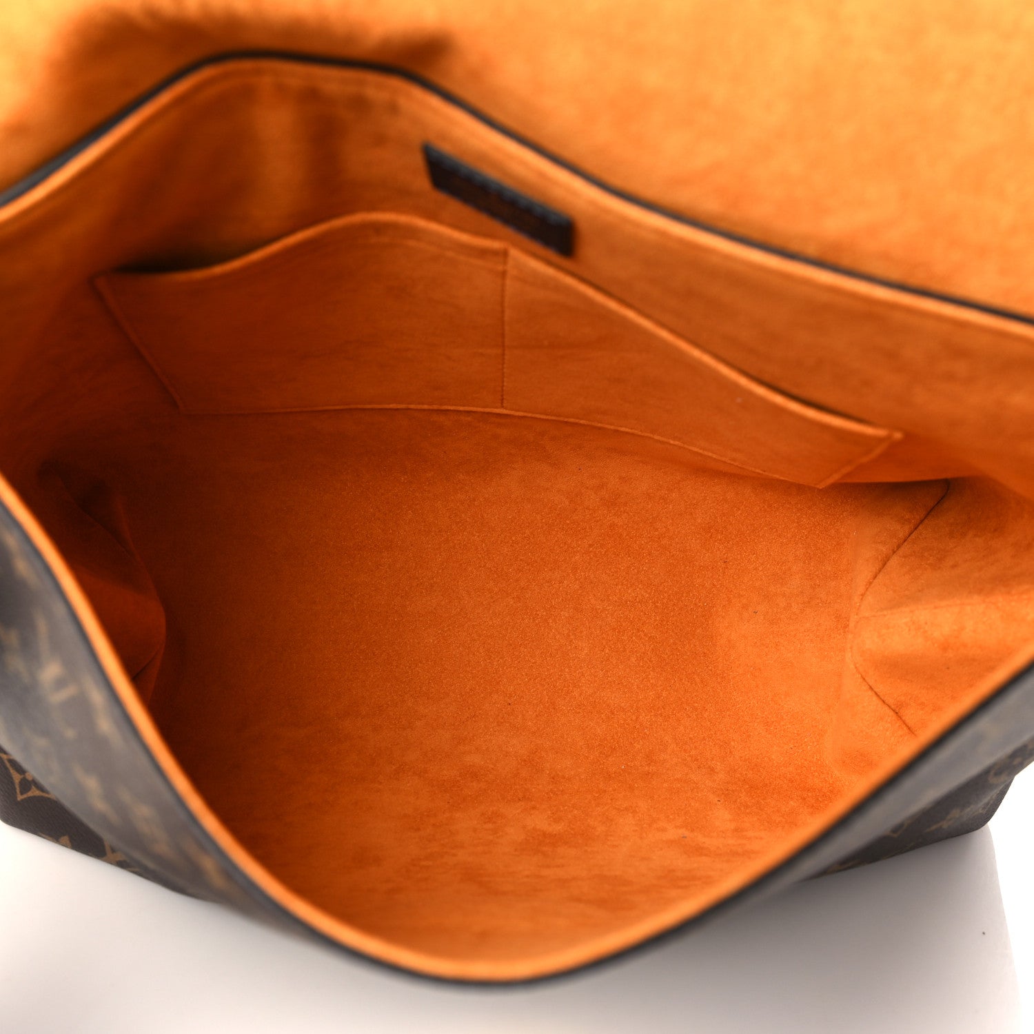 Louis Vuitton Monogram Beaubourg MM Safran Imperial 5 of 8