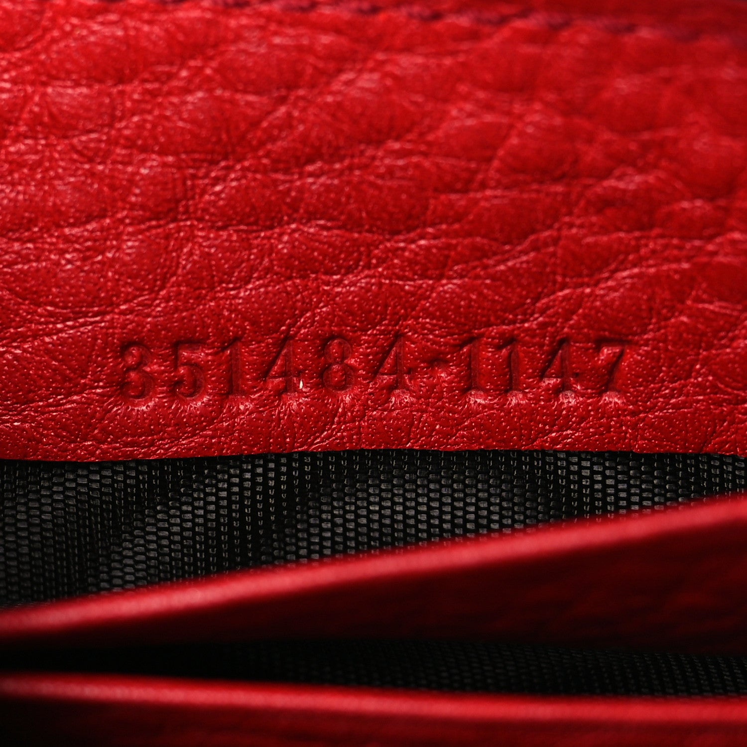 Gucci Pebbled Calfskin Soho Compact Disco Zip Around Wallet Tabasco Red 8 of 9