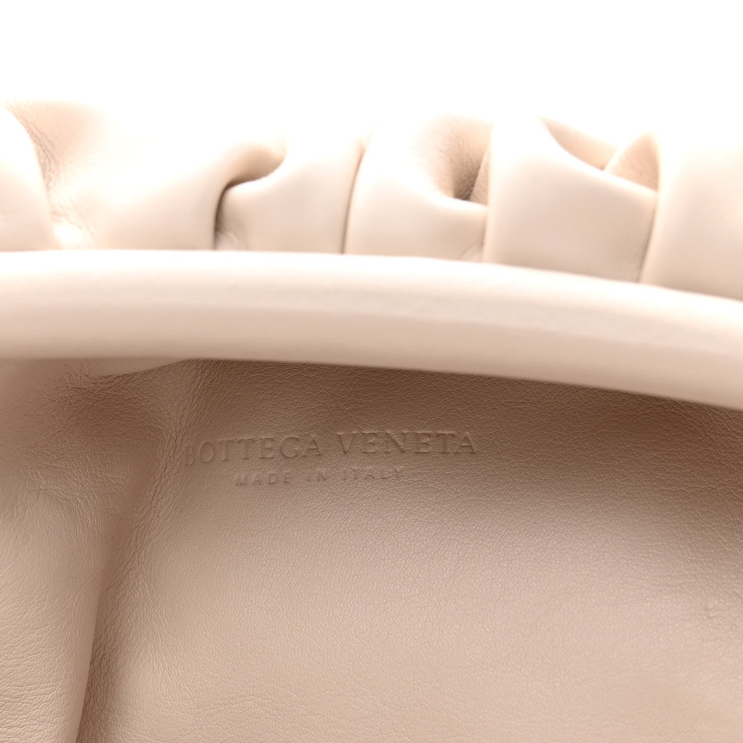Bottega Veneta Smooth Butter Calf The Pouch Oversized Clutch Plaster 6 of 9
