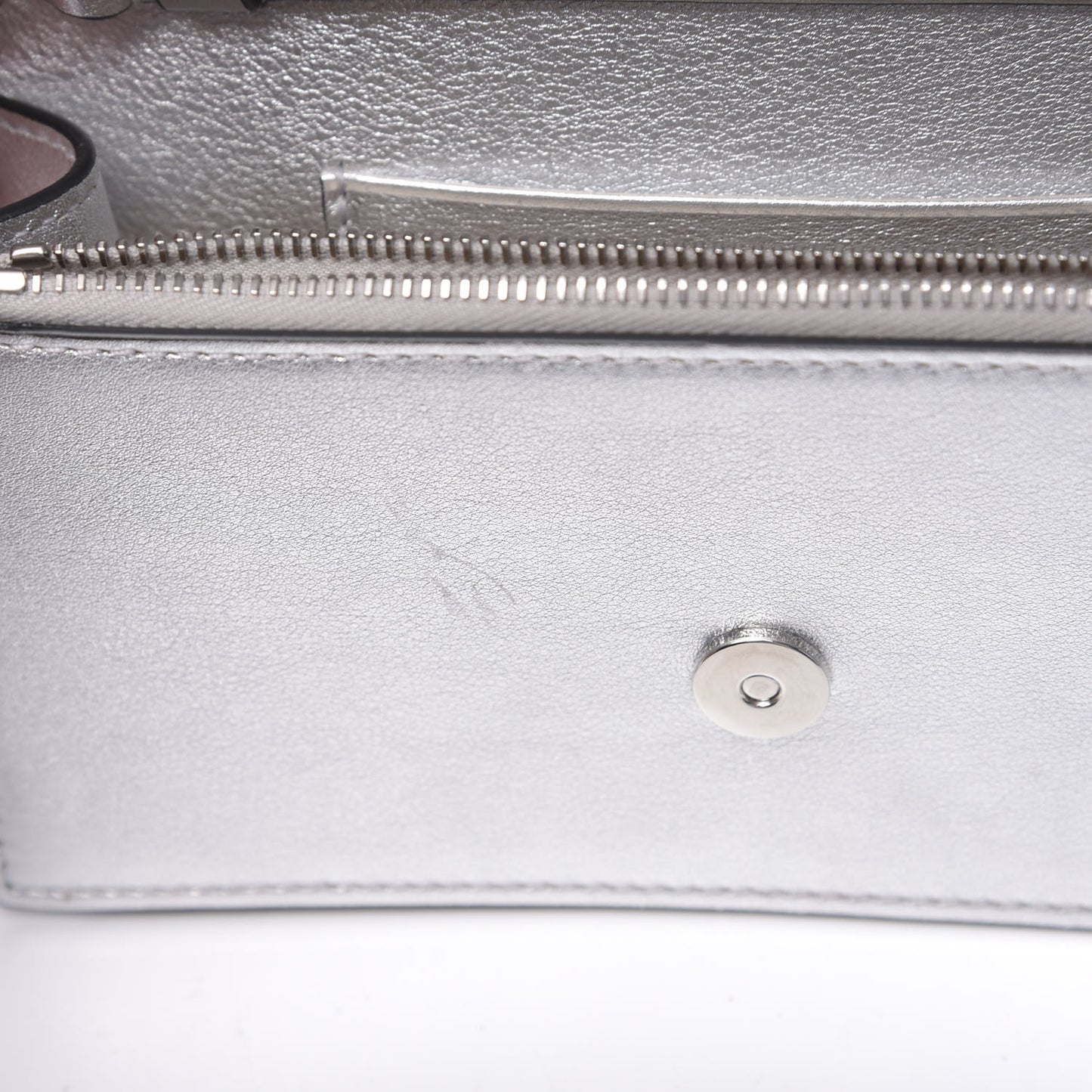 Metallic Calfskin Rockstud No Limit Wallet On Chain Silver