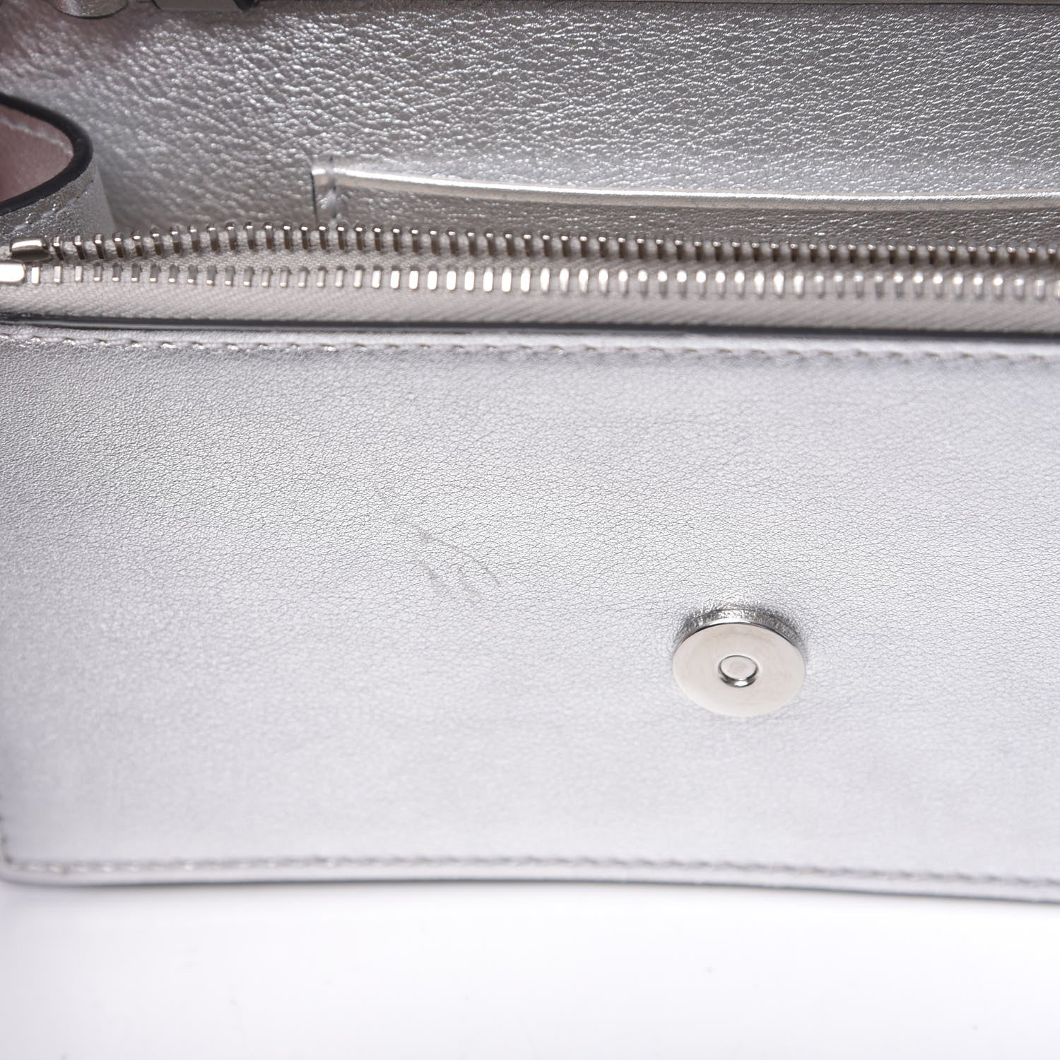 Valentino Garavani Metallic Calfskin Rockstud No Limit Wallet On Chain Silver 9 of 10