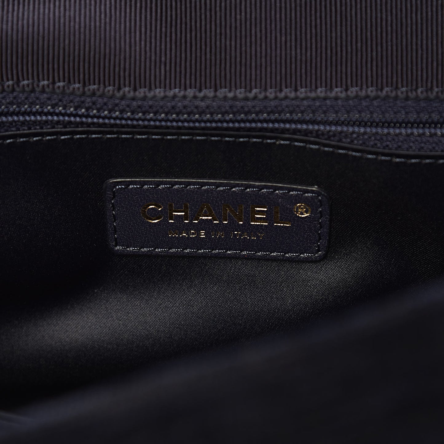 Wool Velvet Quilted Parisian Stroll Messenger Navy